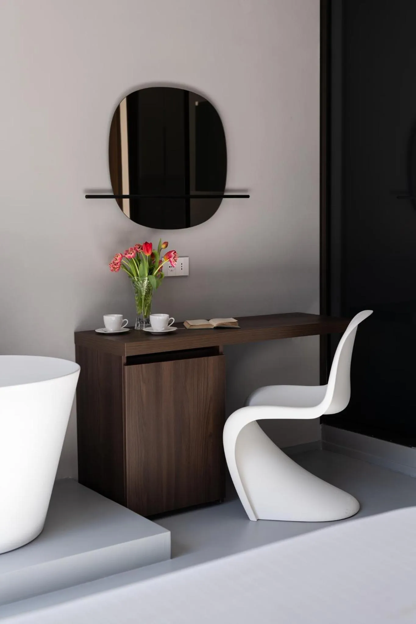 Photo of the whole room in The Grey