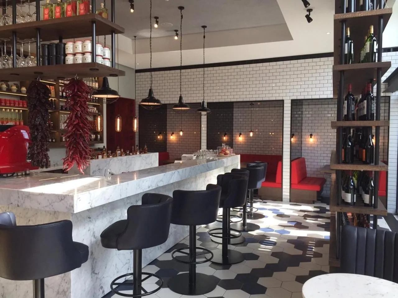 Restaurant/places to eat in London City Island 3 Bedroom Luxury Apartments, Canary Wharf