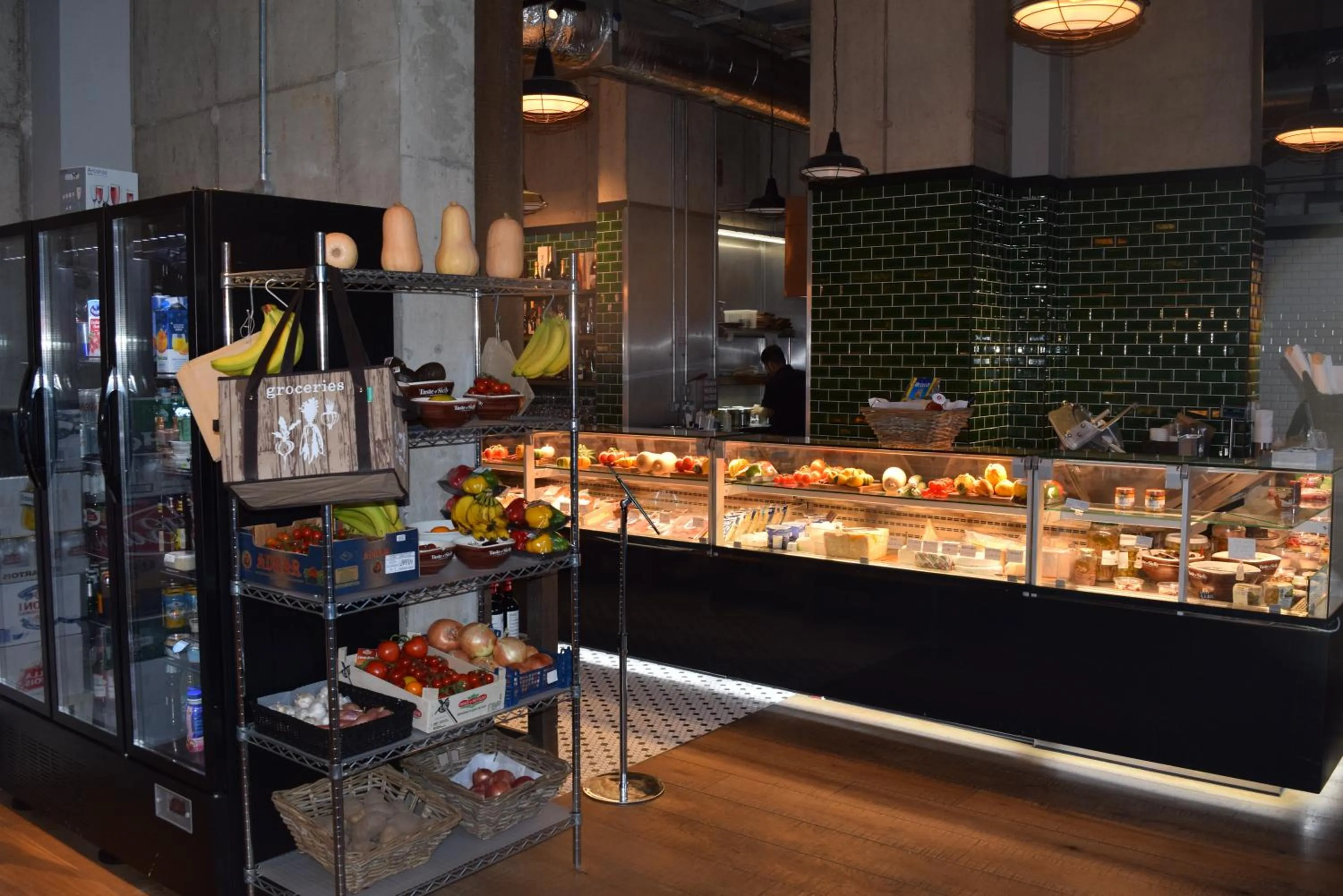 Restaurant/places to eat in London City Island 3 Bedroom Luxury Apartments, Canary Wharf