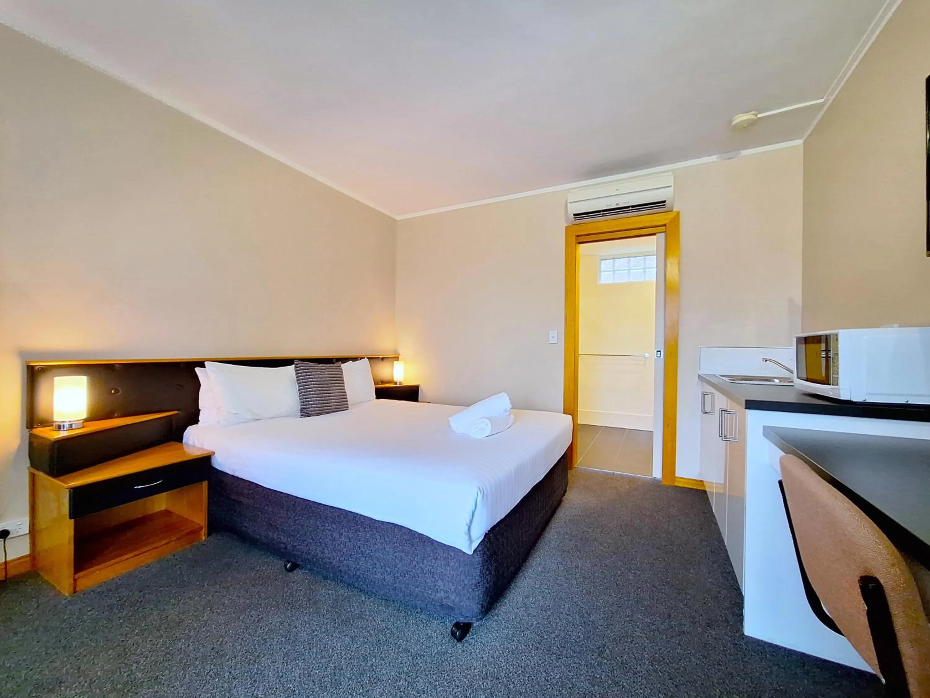 Bed in Commodore Regent Launceston