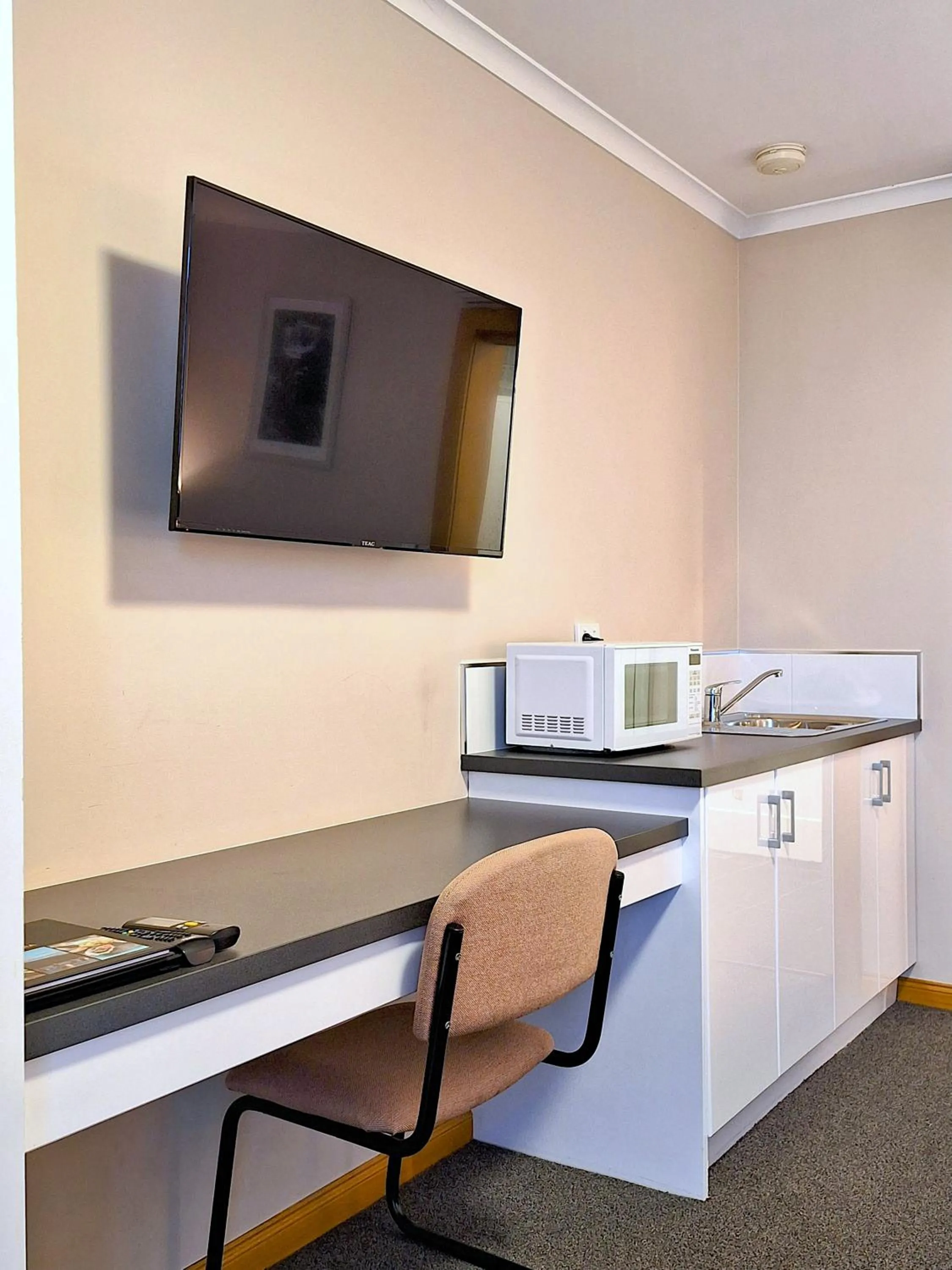 TV and multimedia in Commodore Regent Launceston