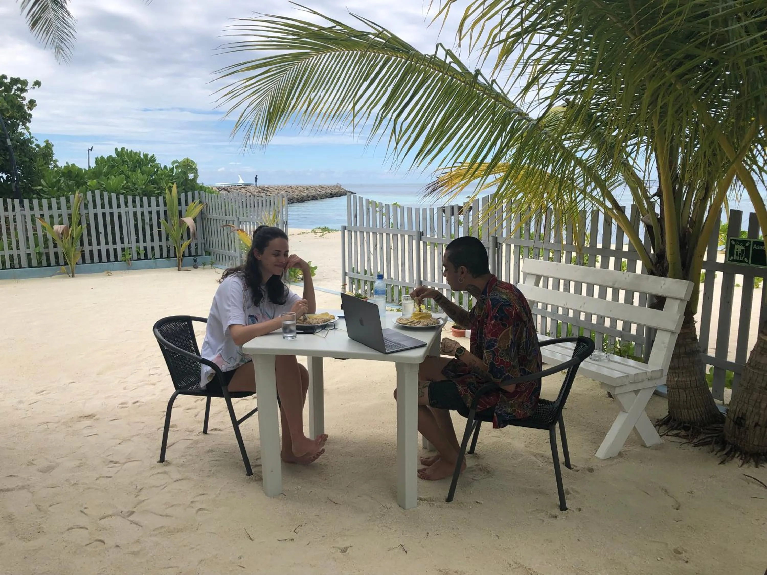 Restaurant/places to eat in IRIS Beach Residence