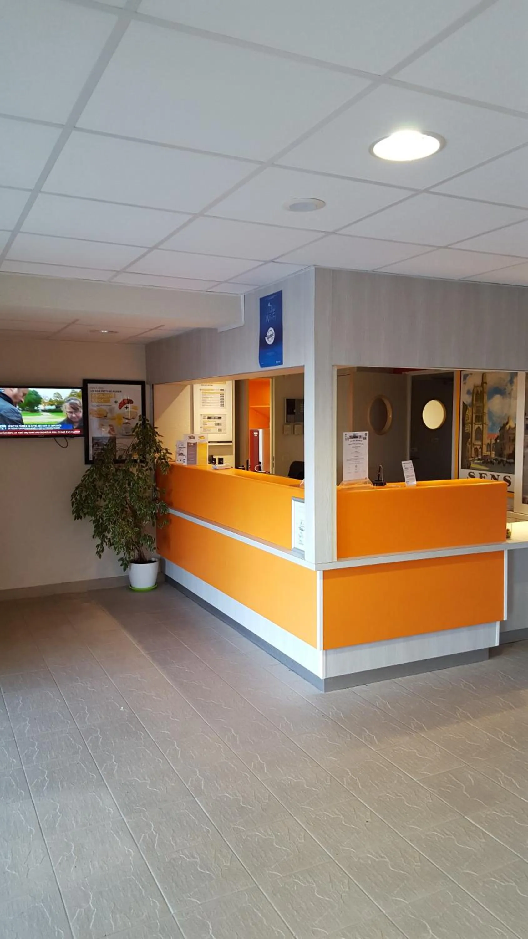 Lobby or reception in Premiere Classe Sens Nord- Saint Clément