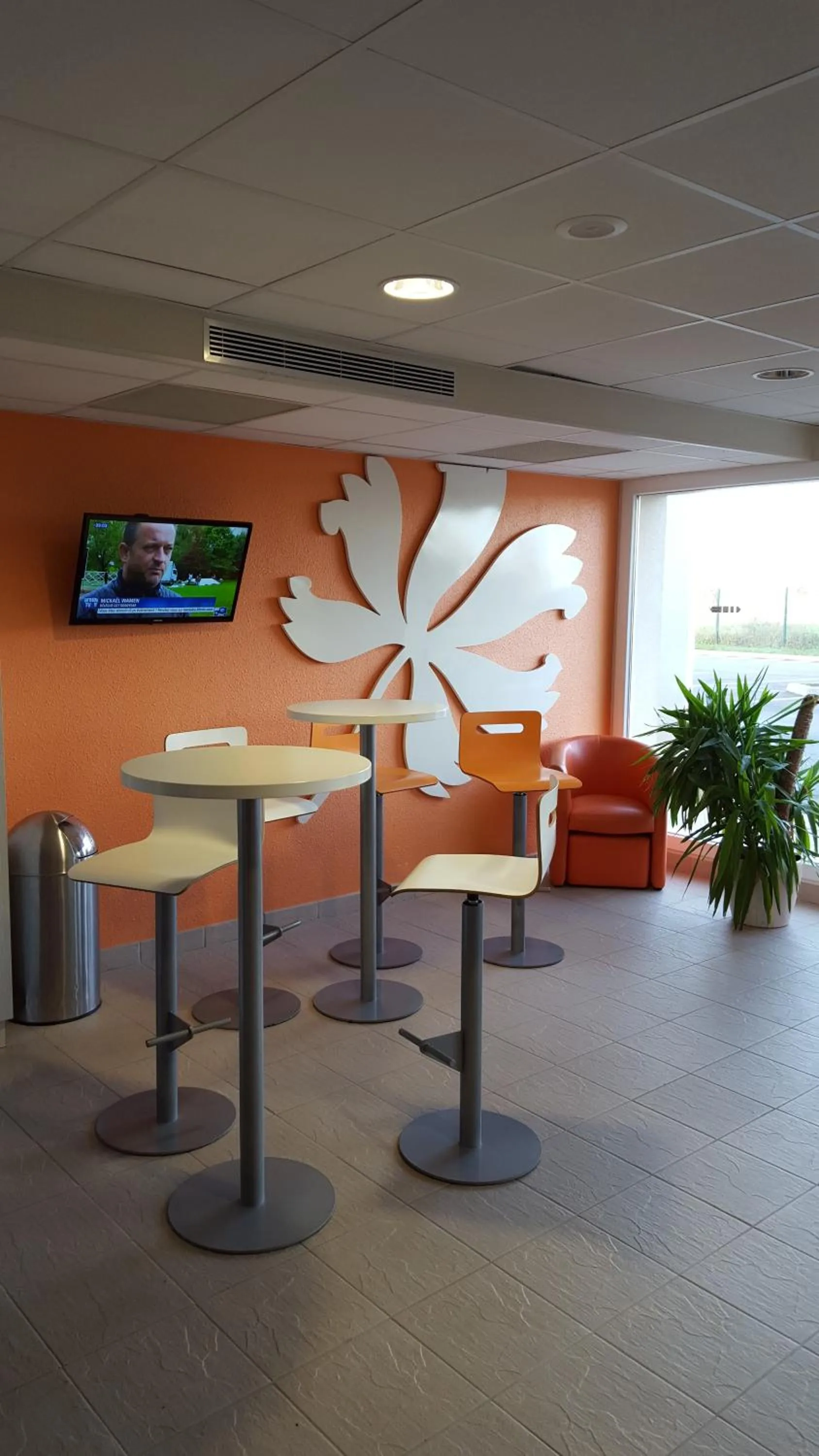 Lobby or reception in Premiere Classe Sens Nord- Saint Clément