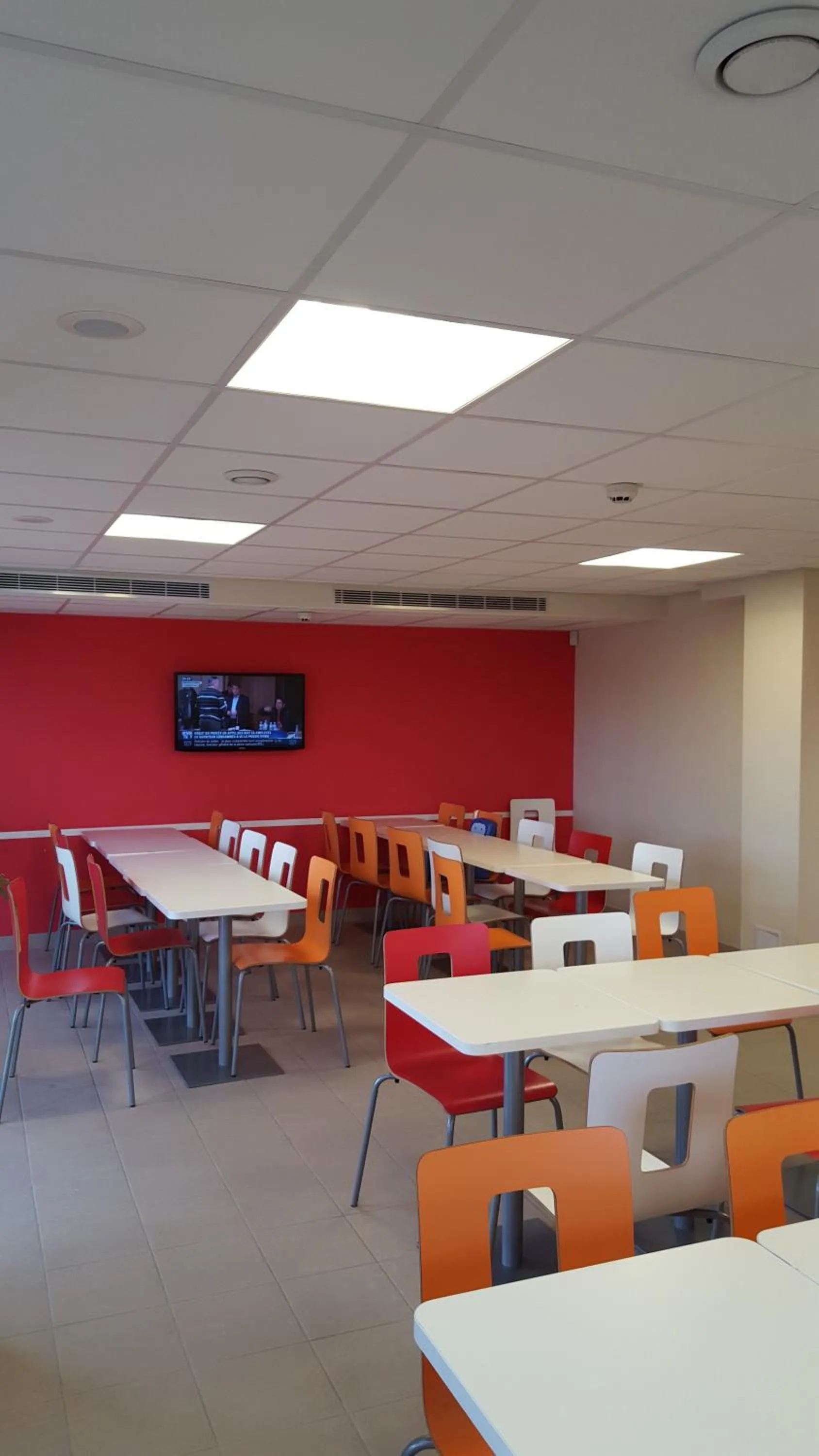 Restaurant/places to eat in Premiere Classe Sens Nord- Saint Clément