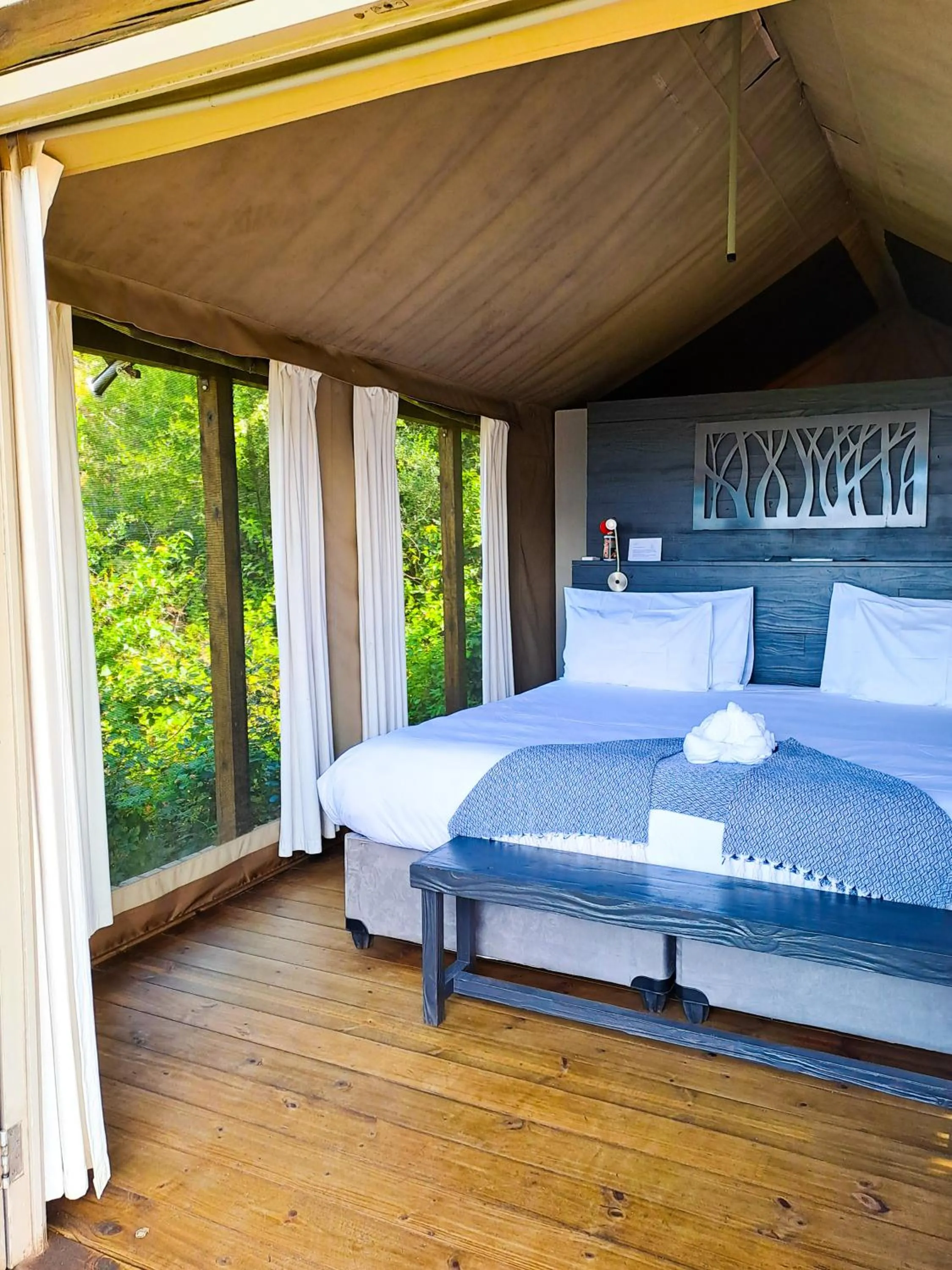 Bedroom, Bed in Ndhula Luxury Tented Lodge