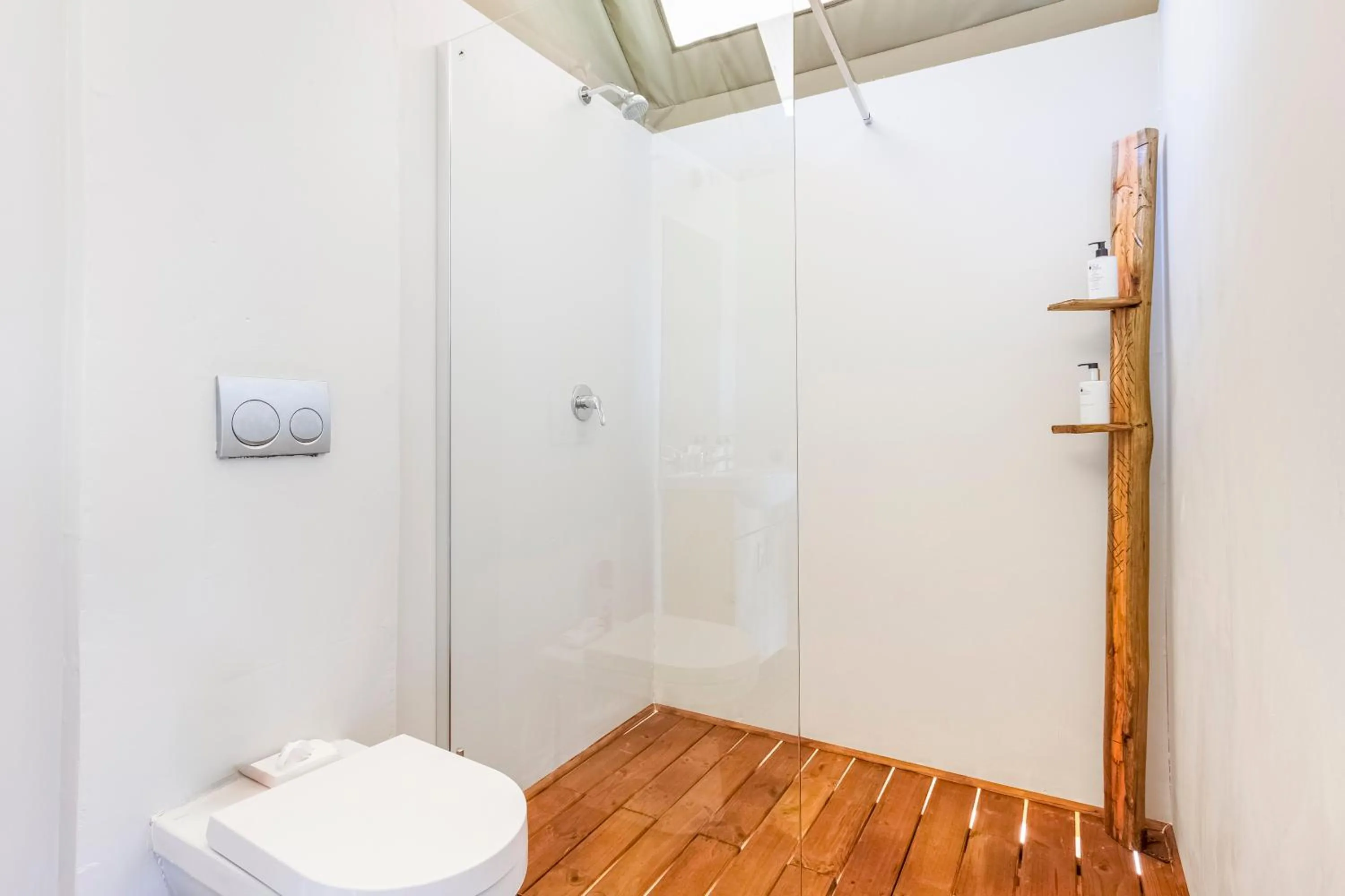 Shower in Ndhula Luxury Tented Lodge