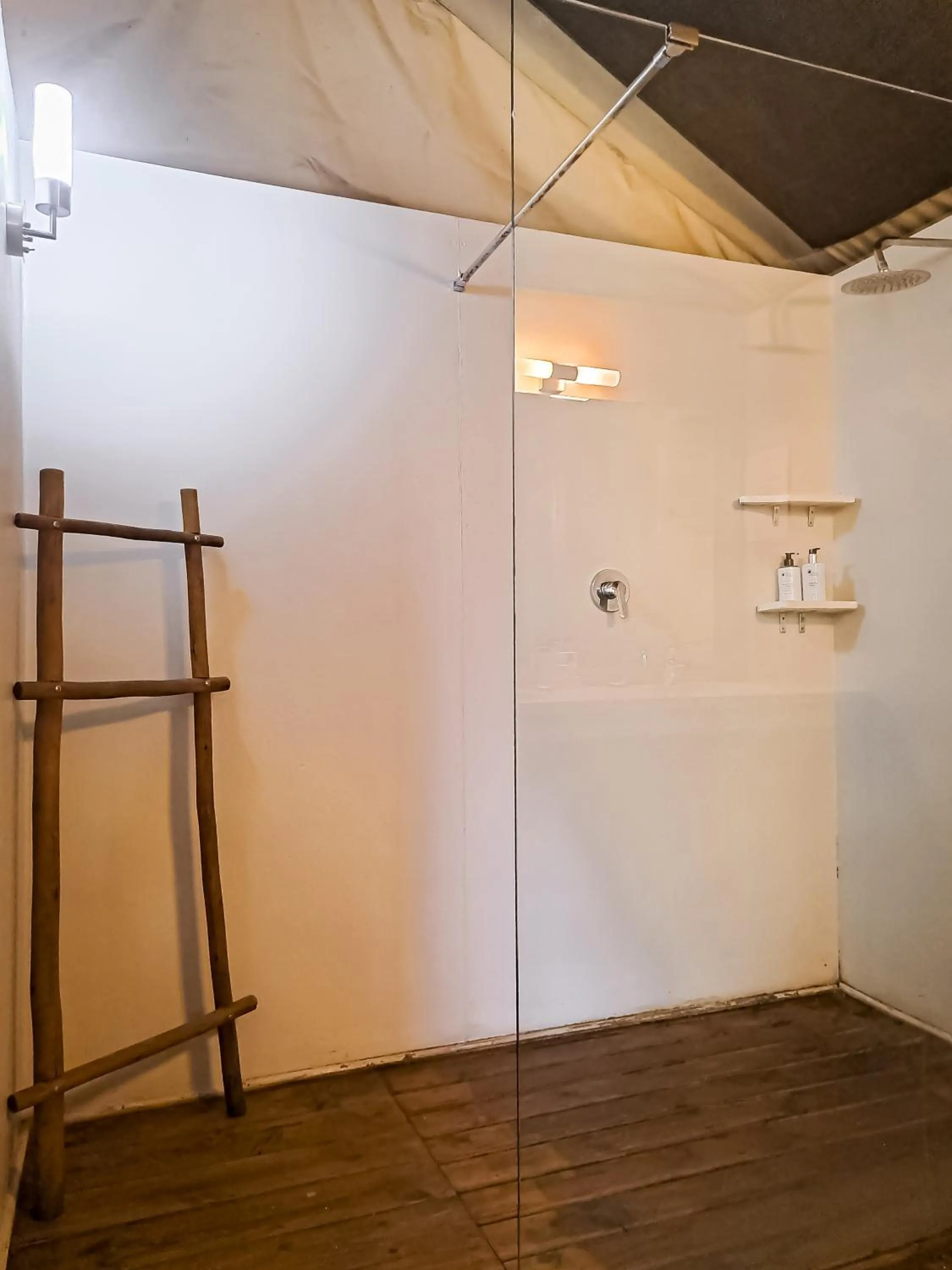 Bathroom in Ndhula Luxury Tented Lodge