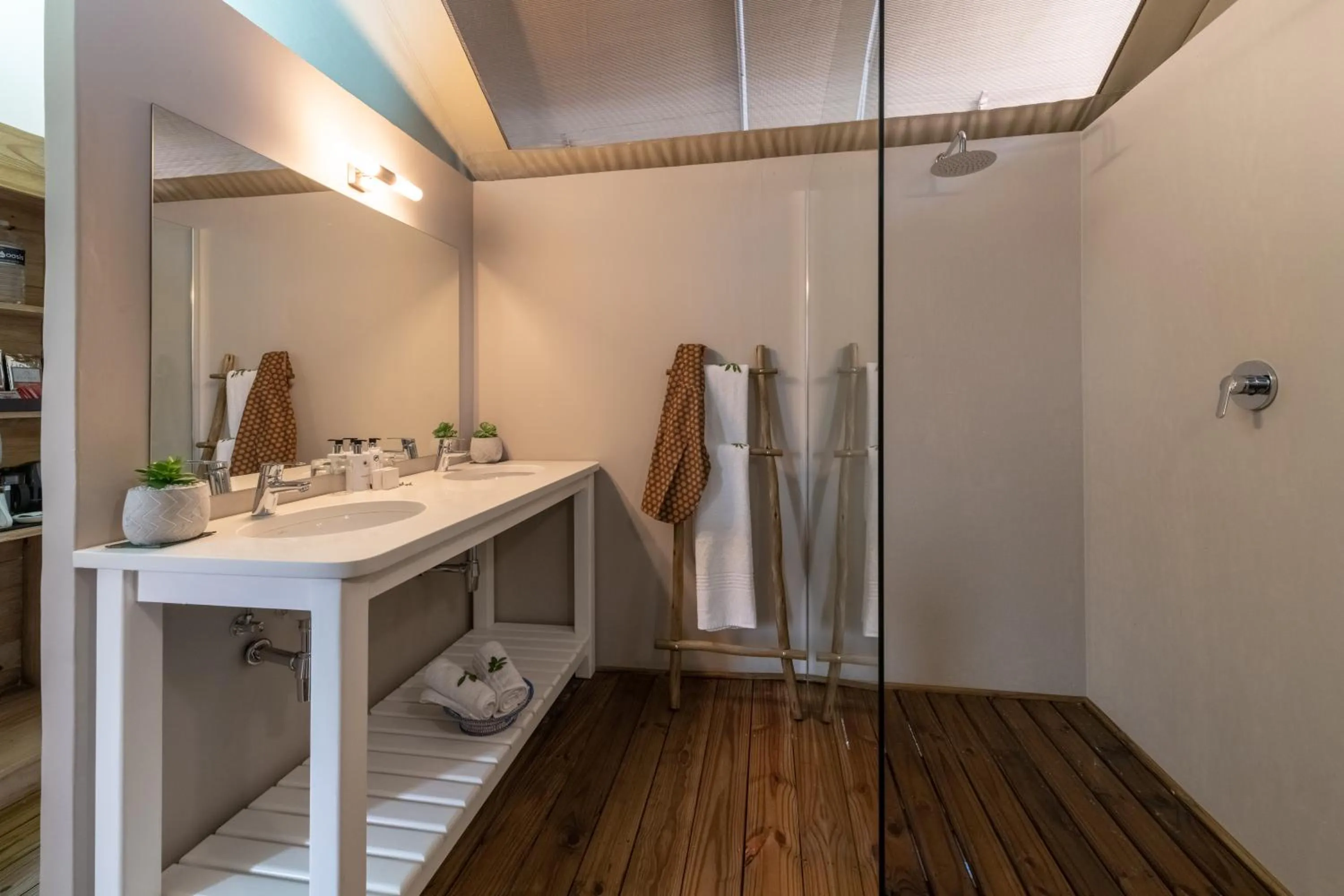 Bathroom in Ndhula Luxury Tented Lodge