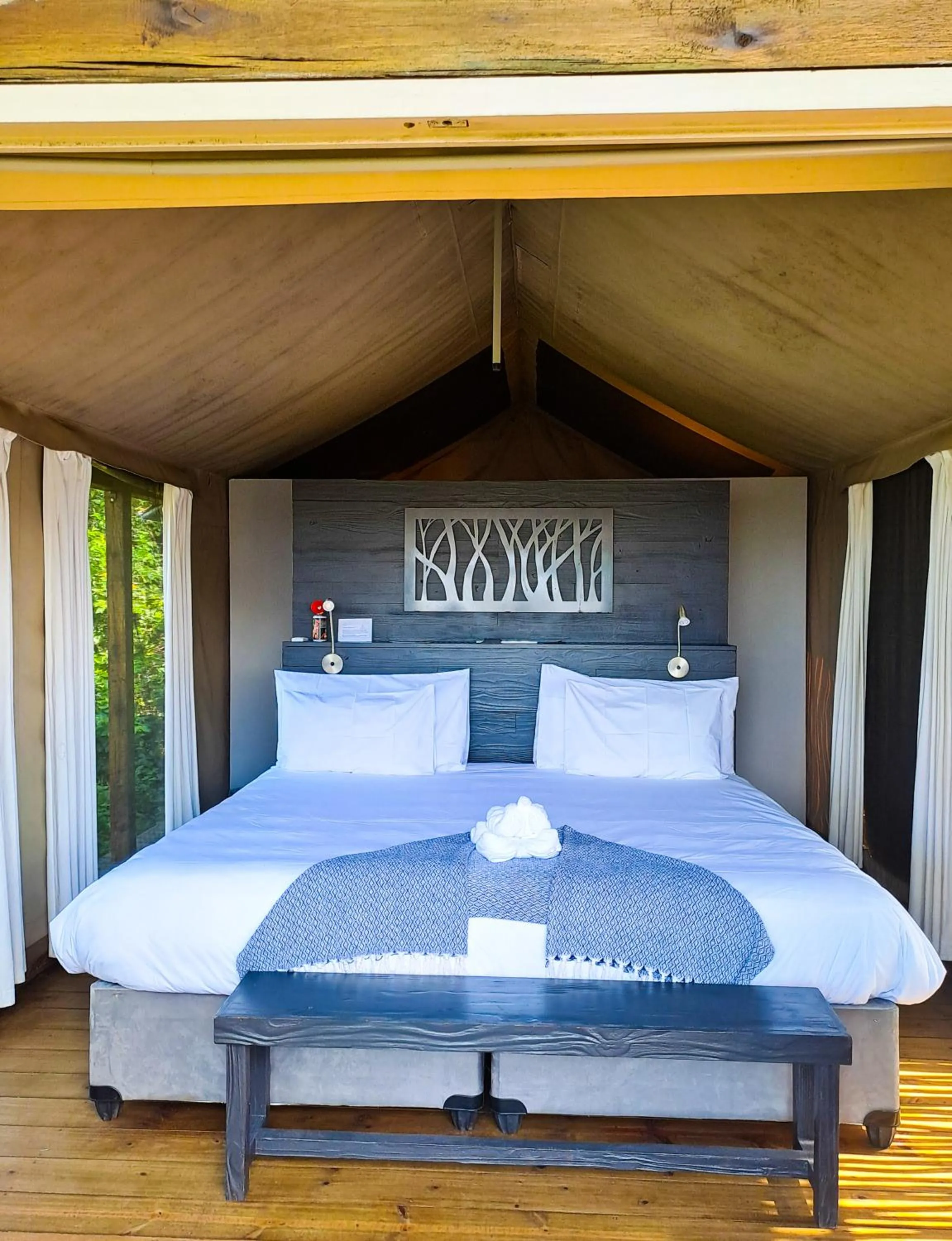 Bedroom, Bed in Ndhula Luxury Tented Lodge