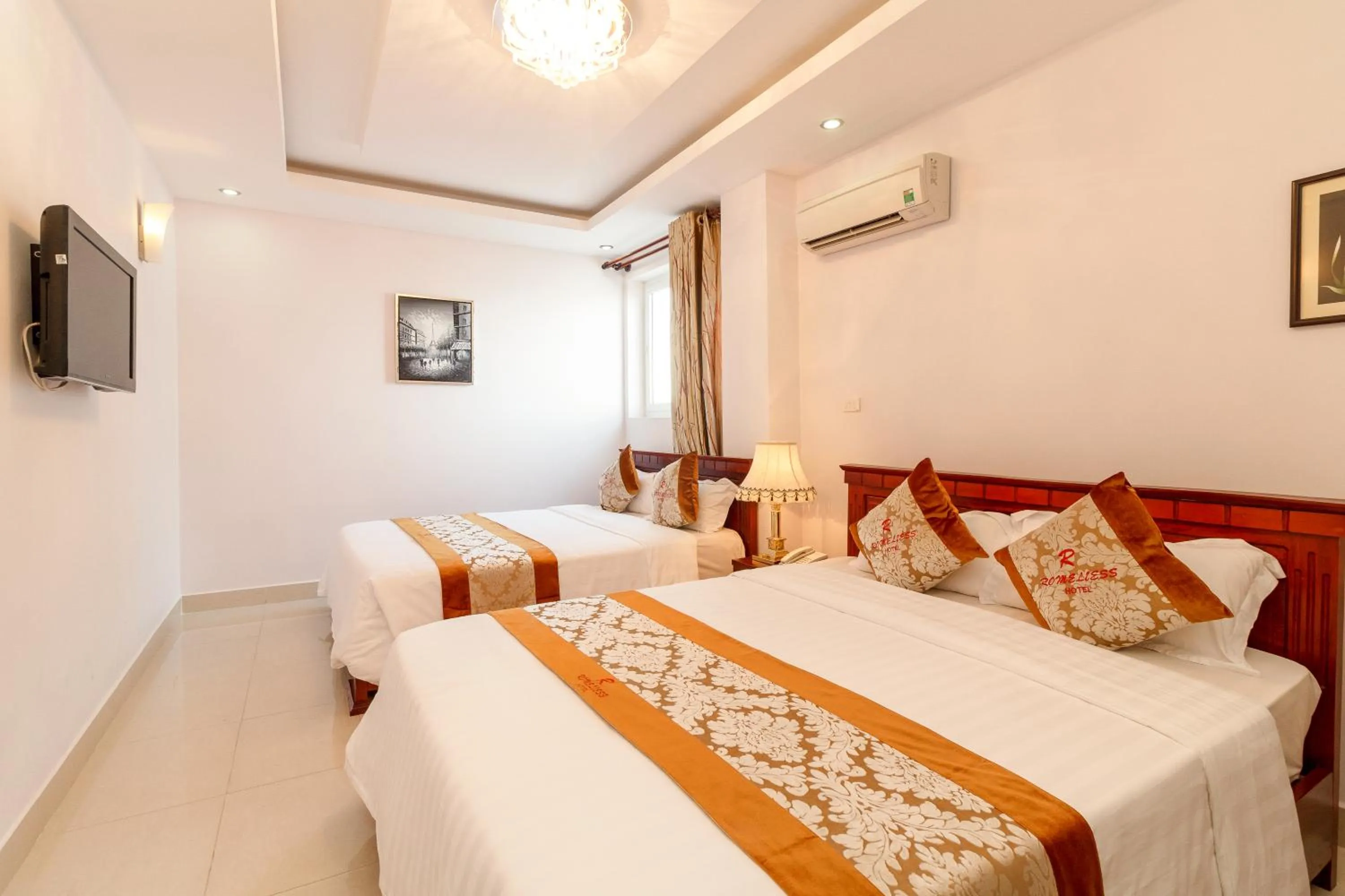 Bed in Romeliess Hotel