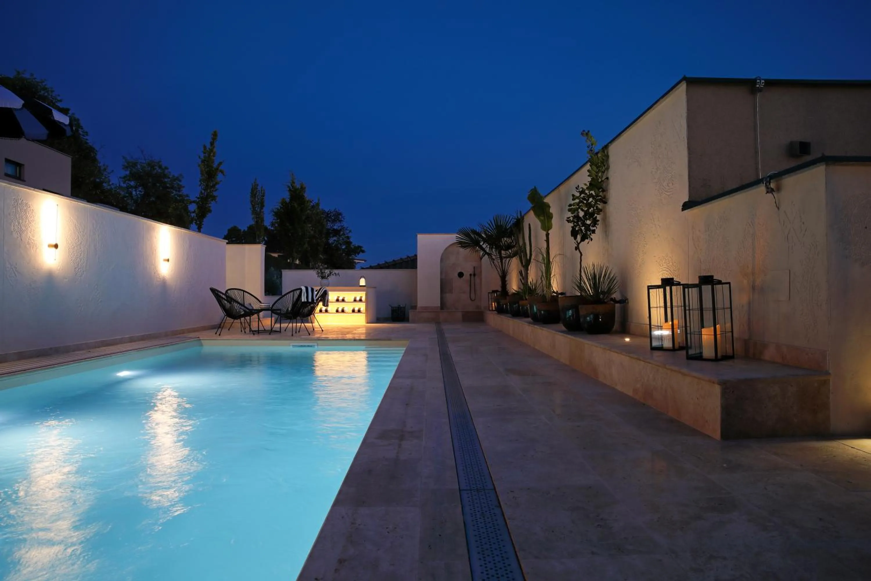 Swimming pool in Hotel Golden Key, 4 Stars Superior