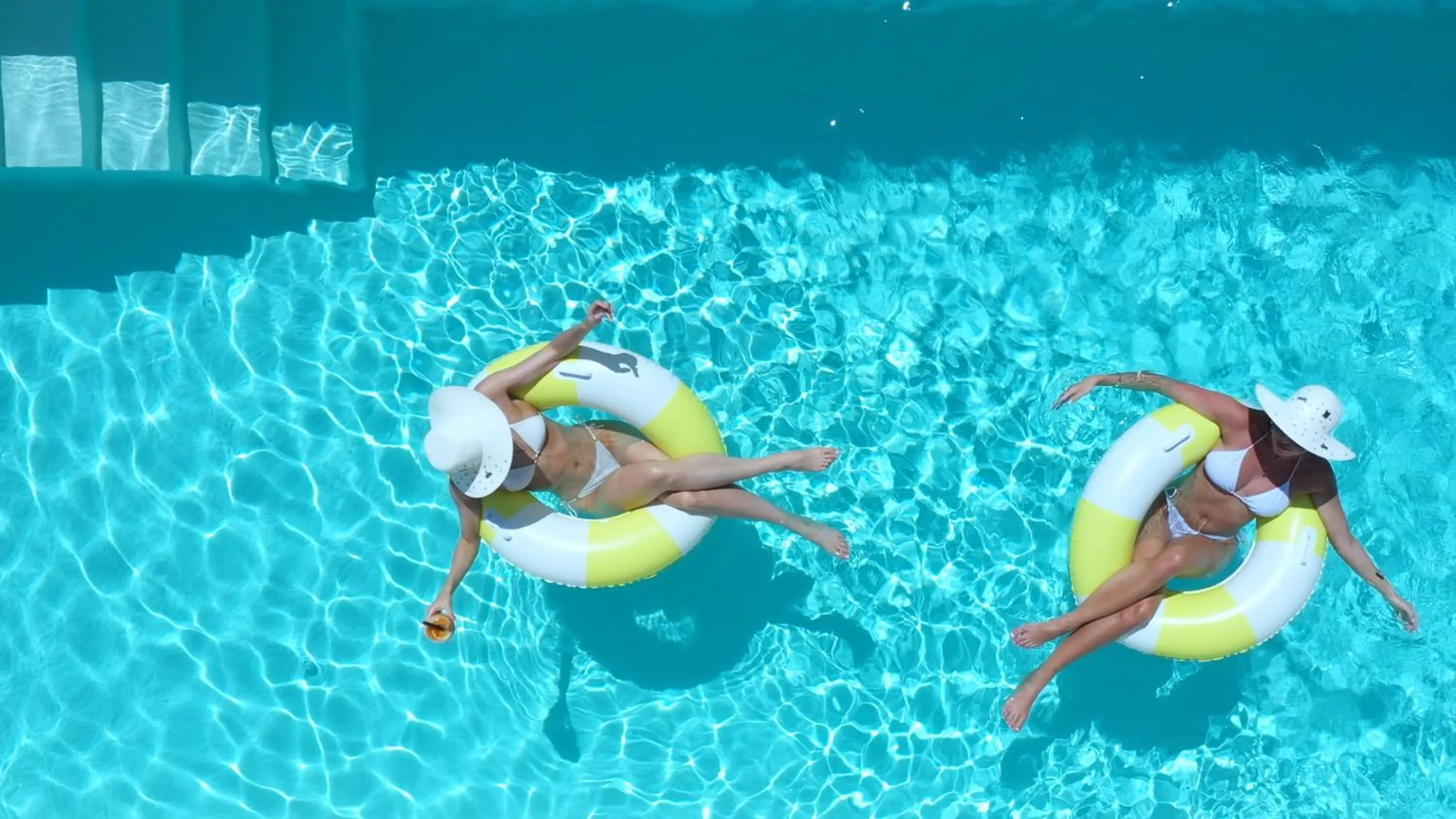 Swimming pool in Hotel Golden Key, 4 Stars Superior