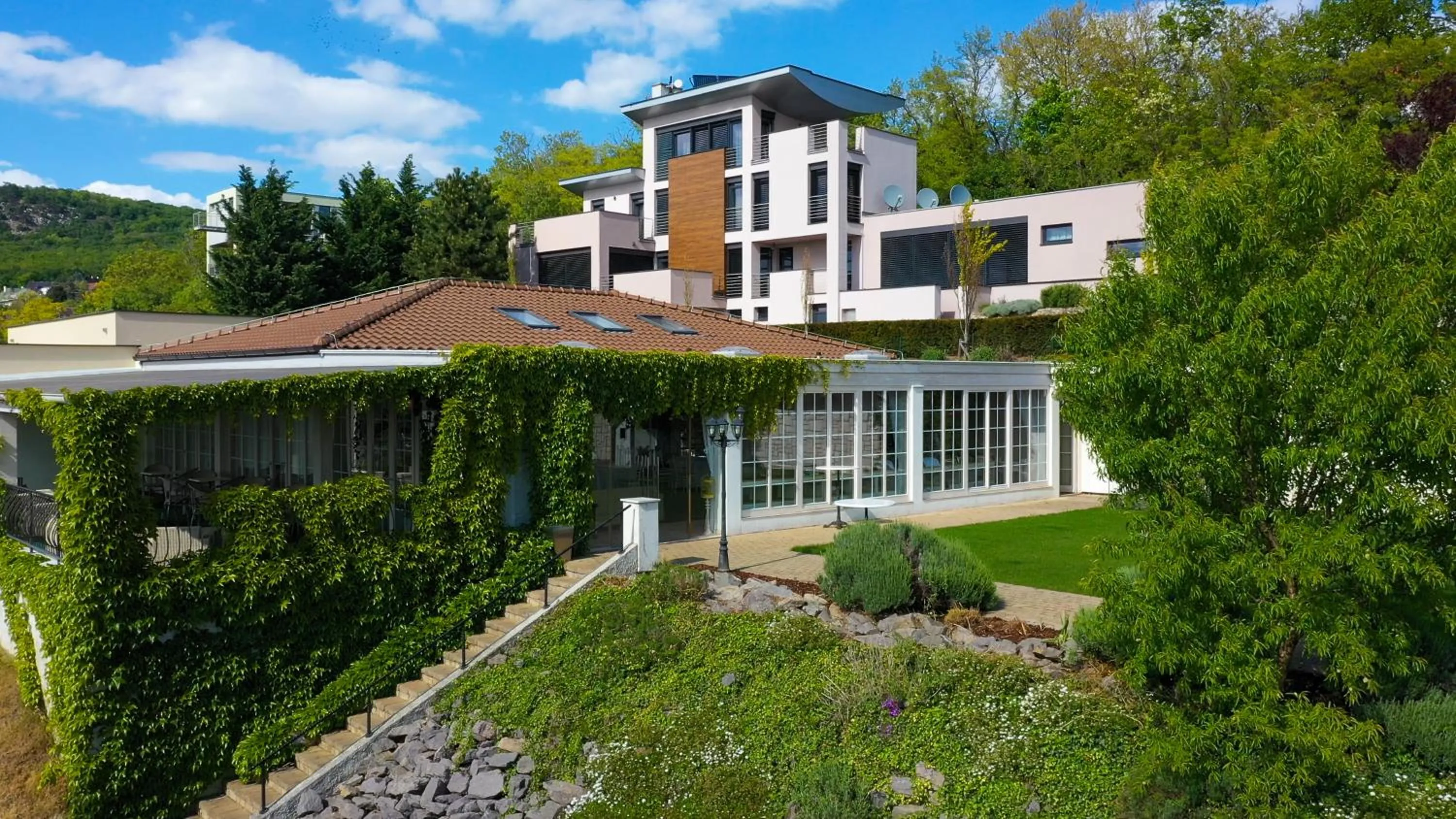 Property building in Hotel Golden Key, 4 Stars Superior