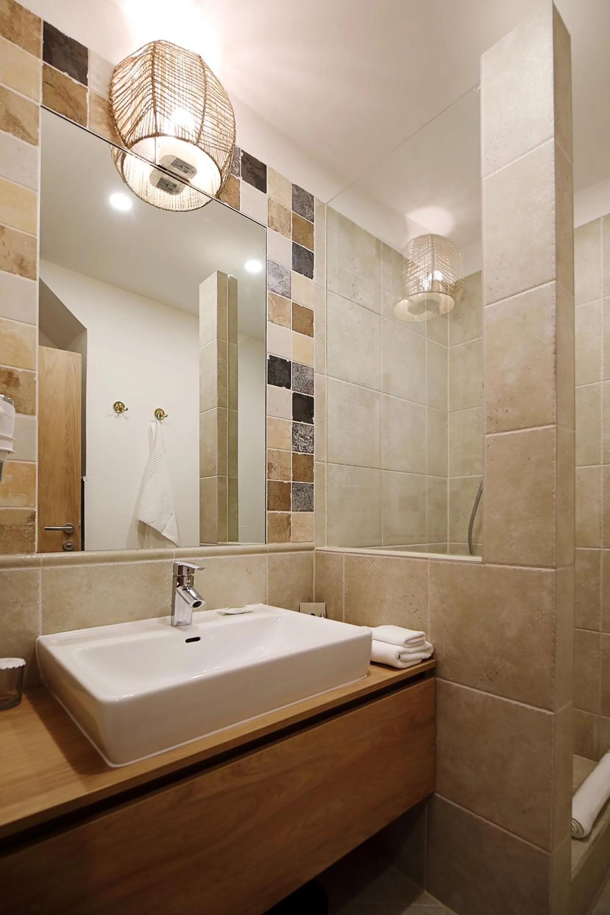 Shower in Hotel Golden Key, 4 Stars Superior