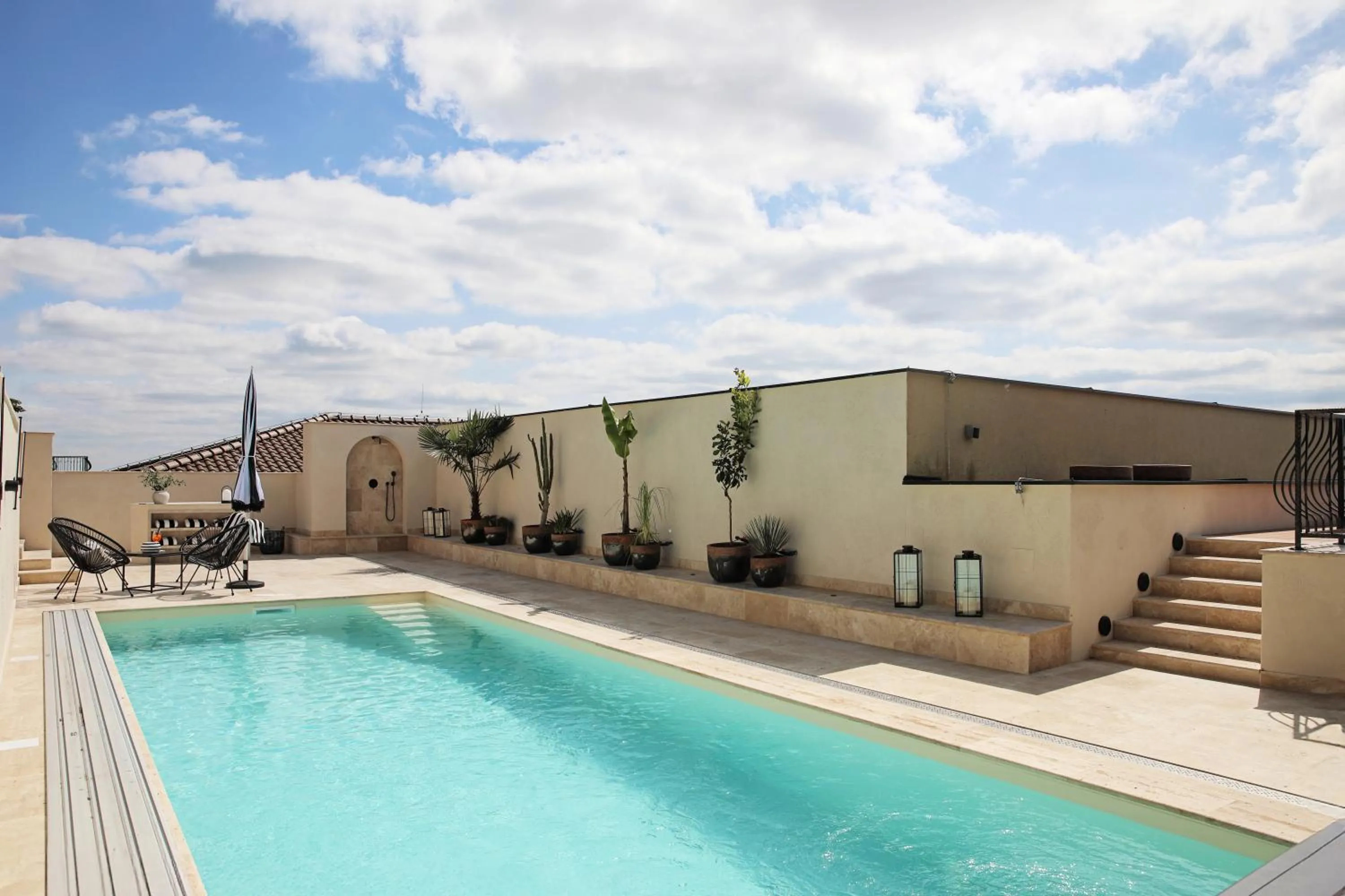 Swimming pool in Hotel Golden Key, 4 Stars Superior