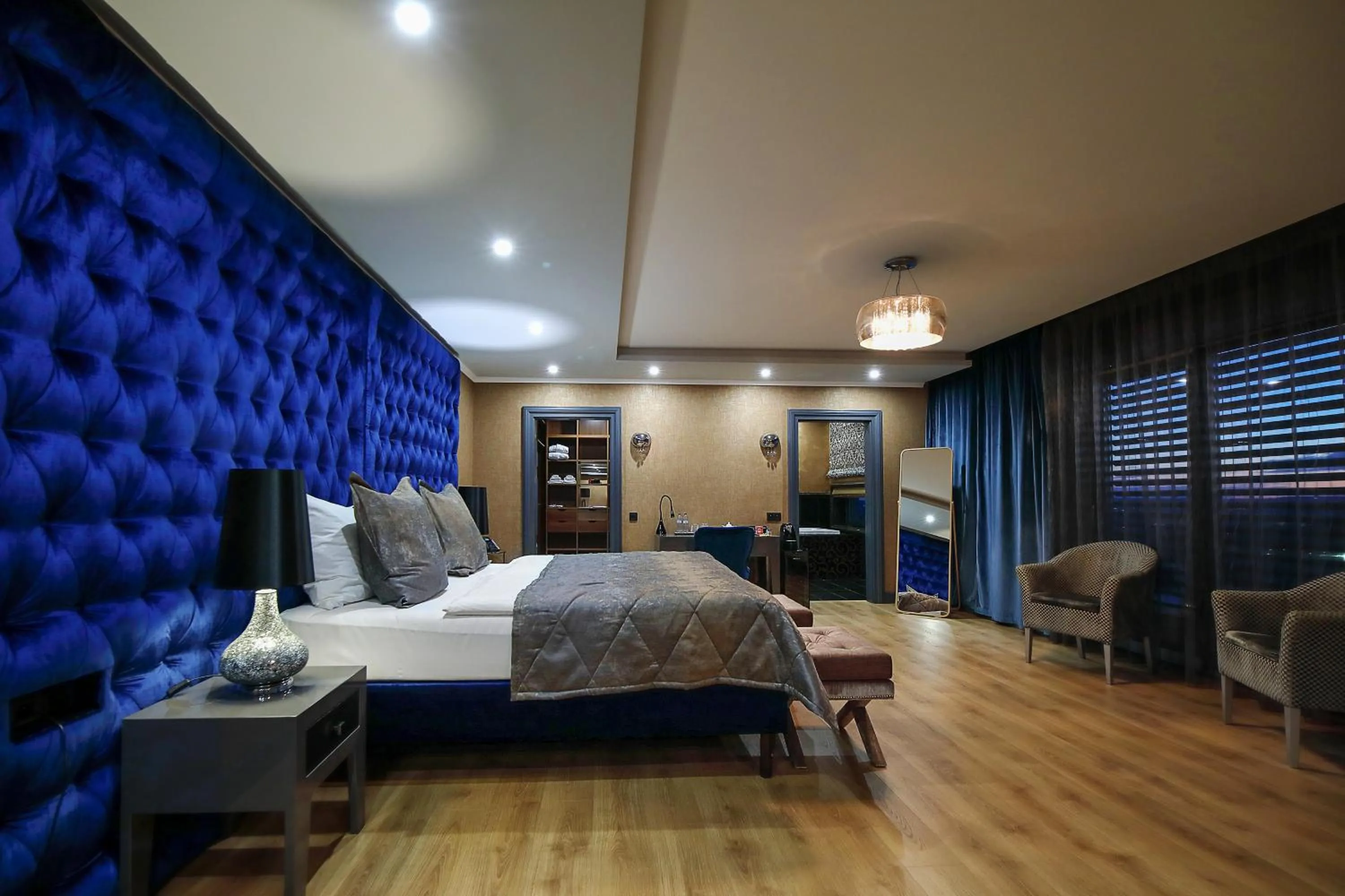 Photo of the whole room, Bed in Hotel Golden Key, 4 Stars Superior