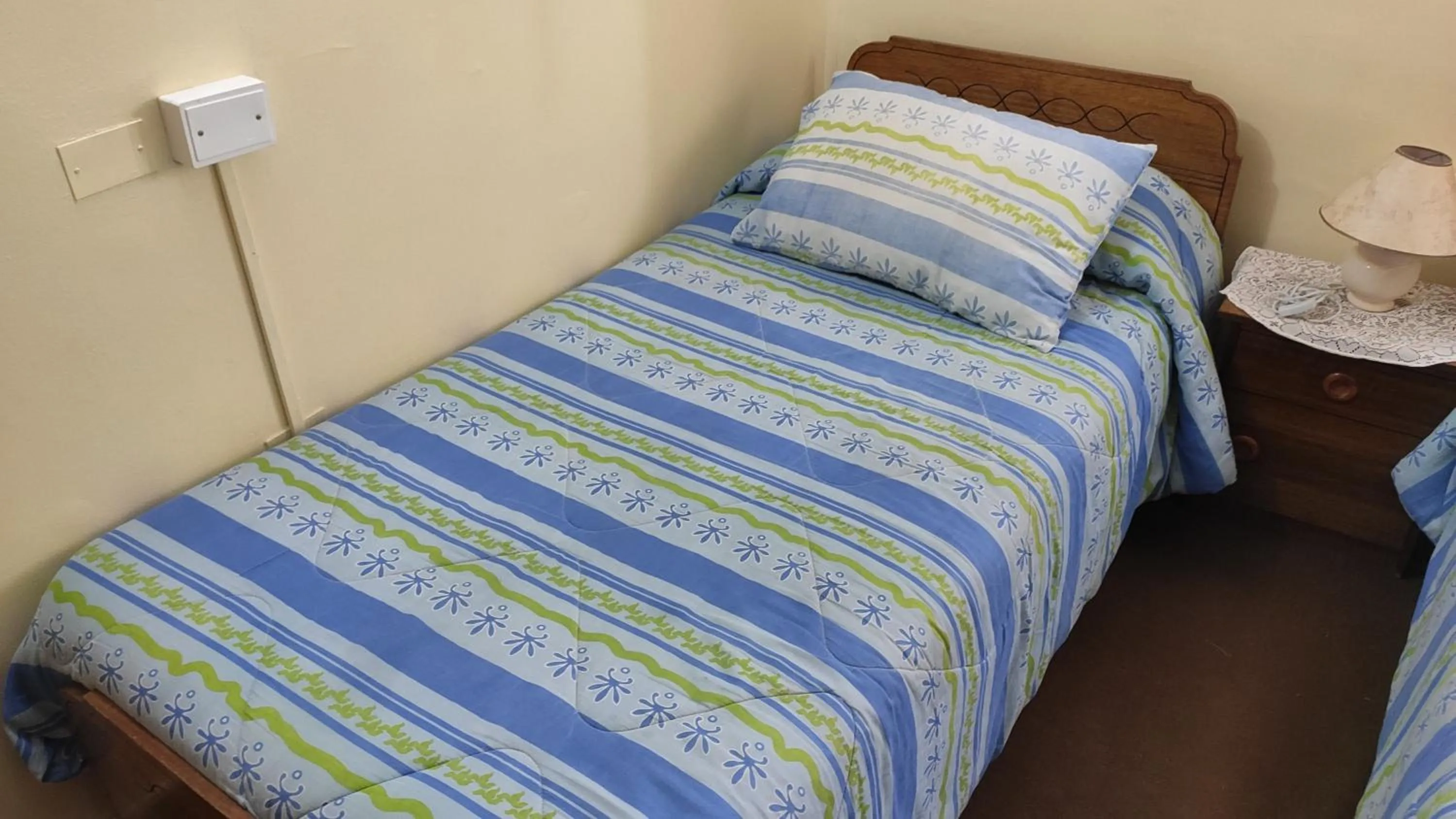 Standard Twin Room with Shared Bathroom in Hotel Iberia