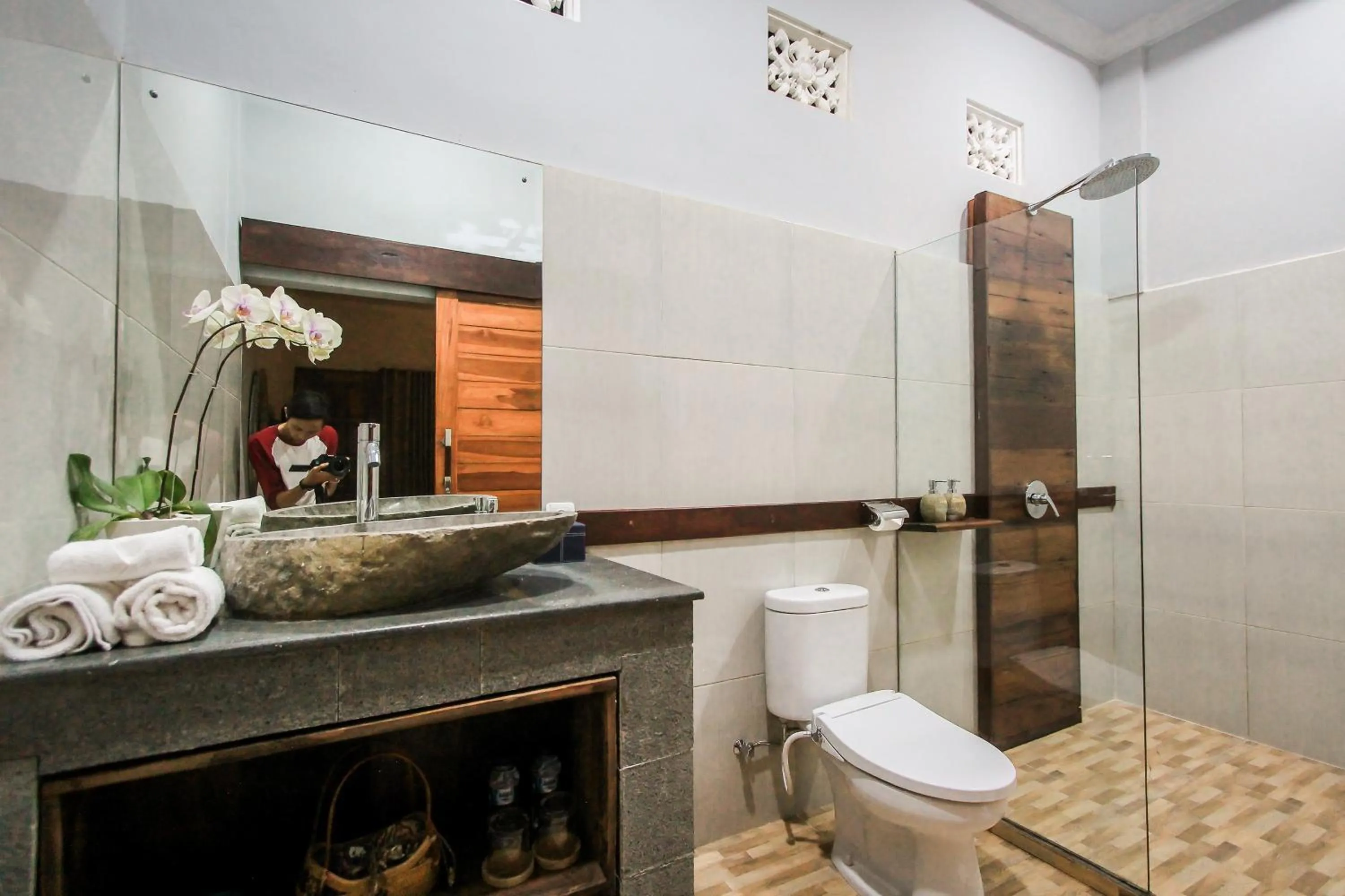 Bathroom in Keramas Sacred River Retreat Resort and Villa