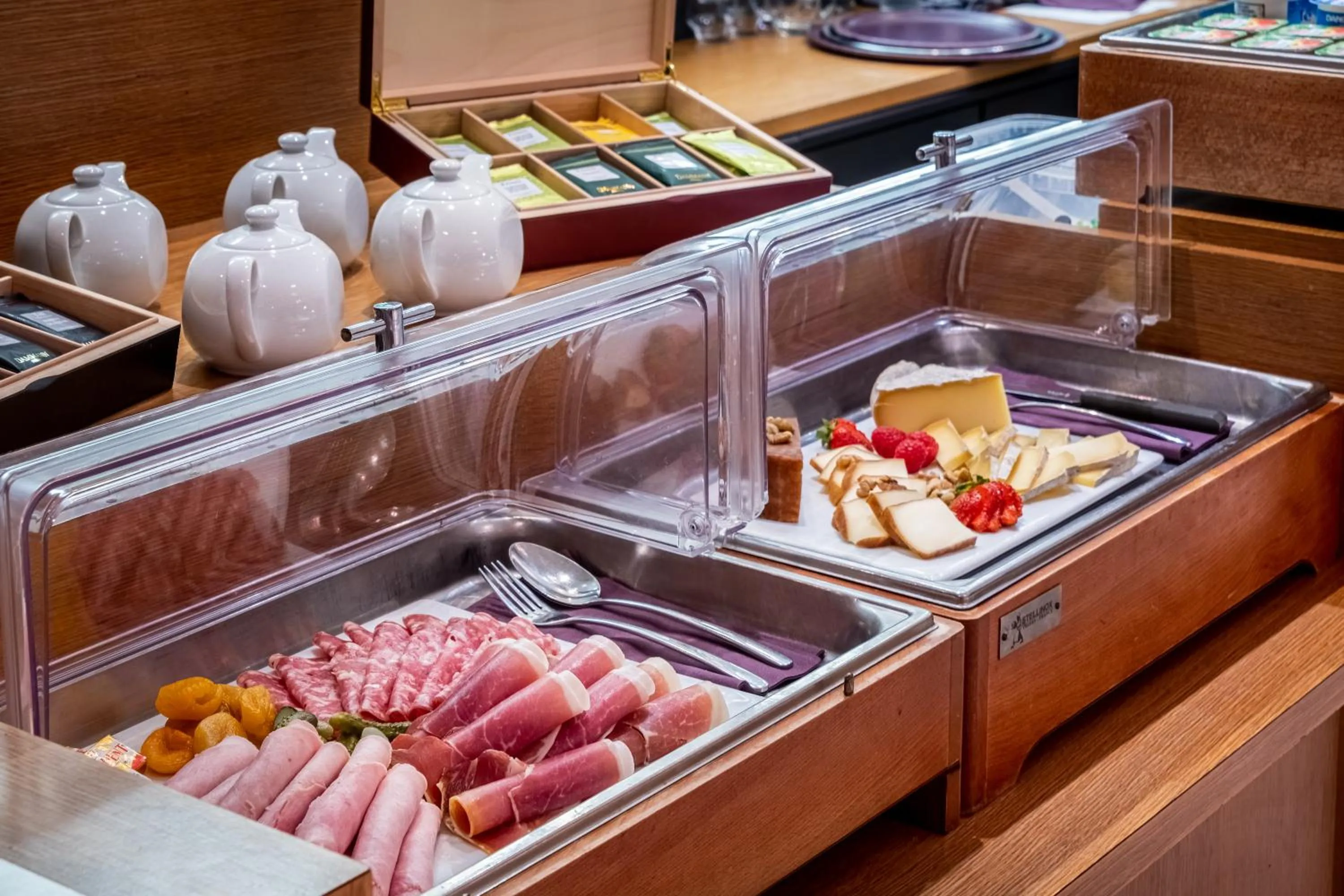 Breakfast in Château des Reynats