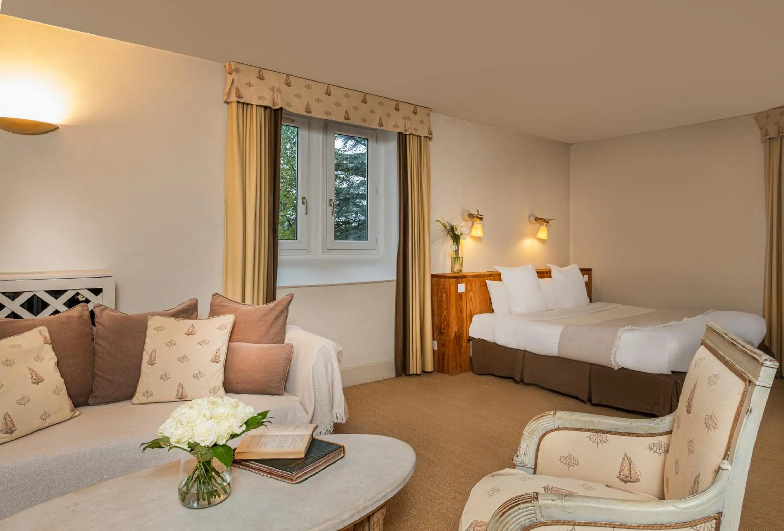 Photo of the whole room, Bed in Château des Reynats