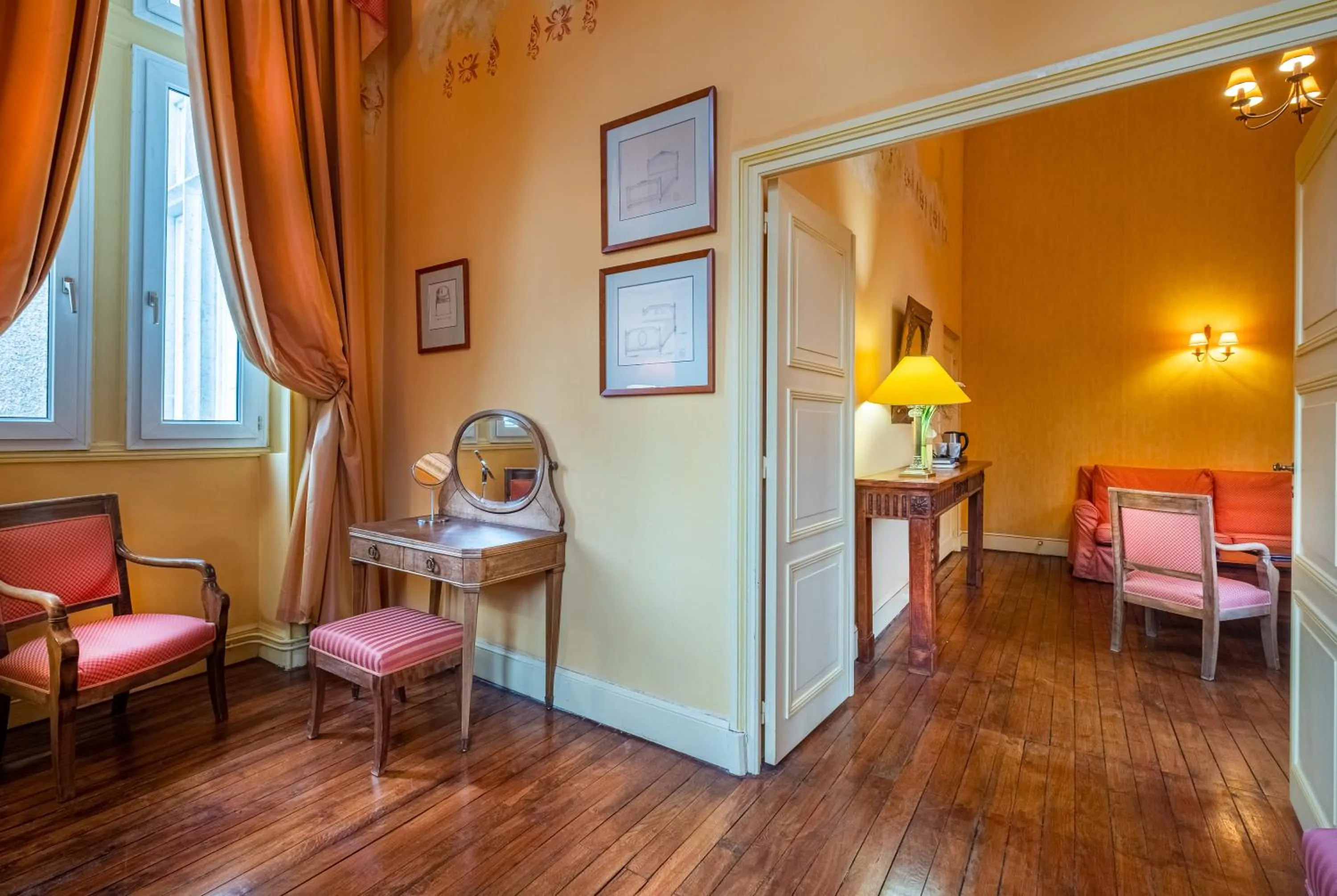 Living room, Bed in Château des Reynats