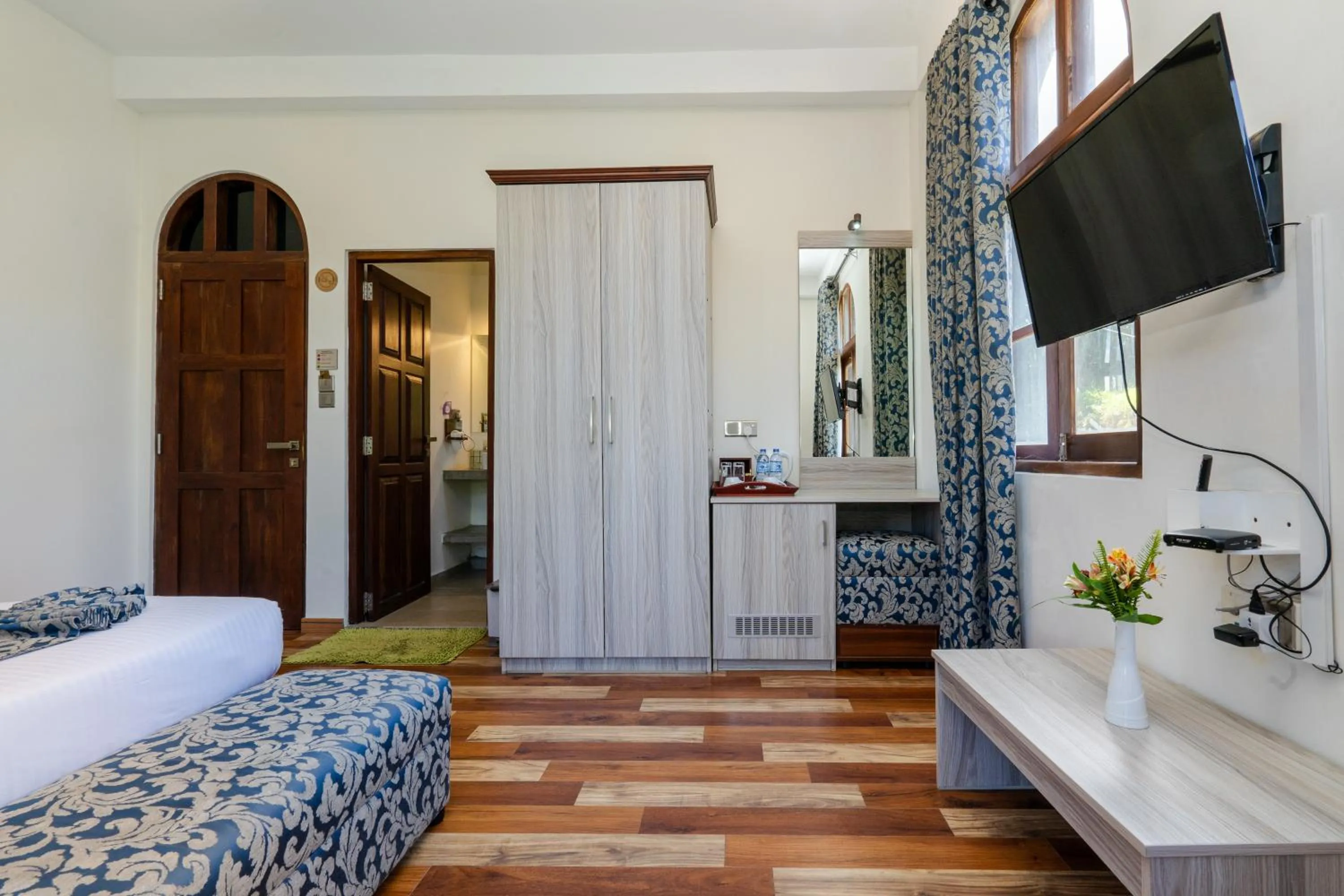 Photo of the whole room, Bed in The Wind Castle