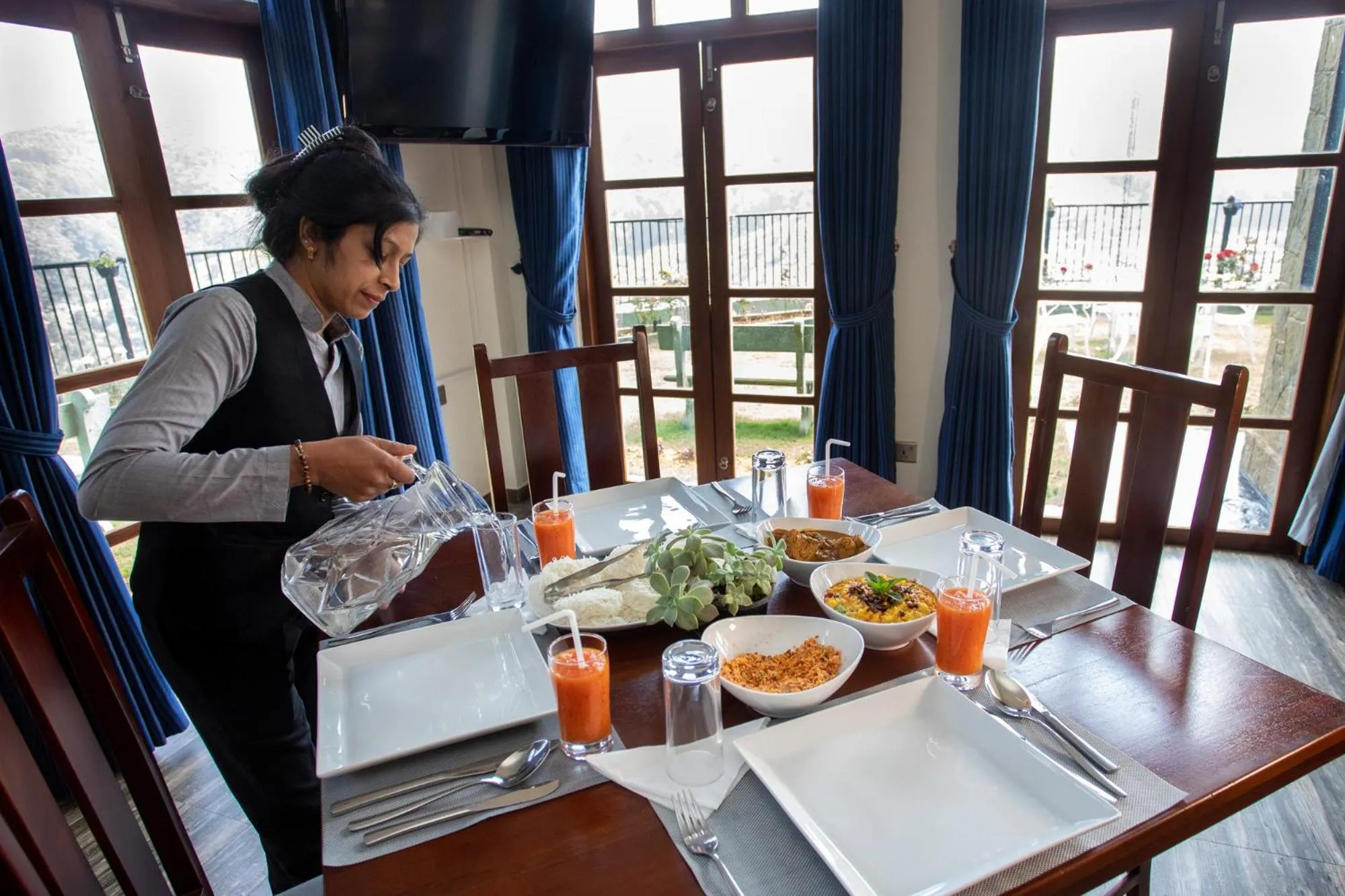 Restaurant/places to eat in The Wind Castle