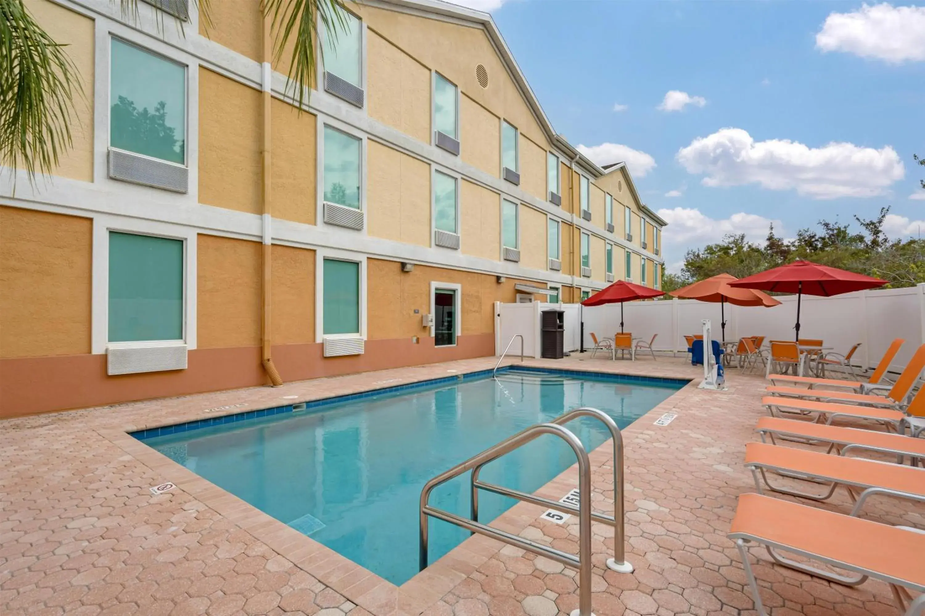 Property building in Best Western Wesley Chapel Property building in Best Western Wesley Chapel