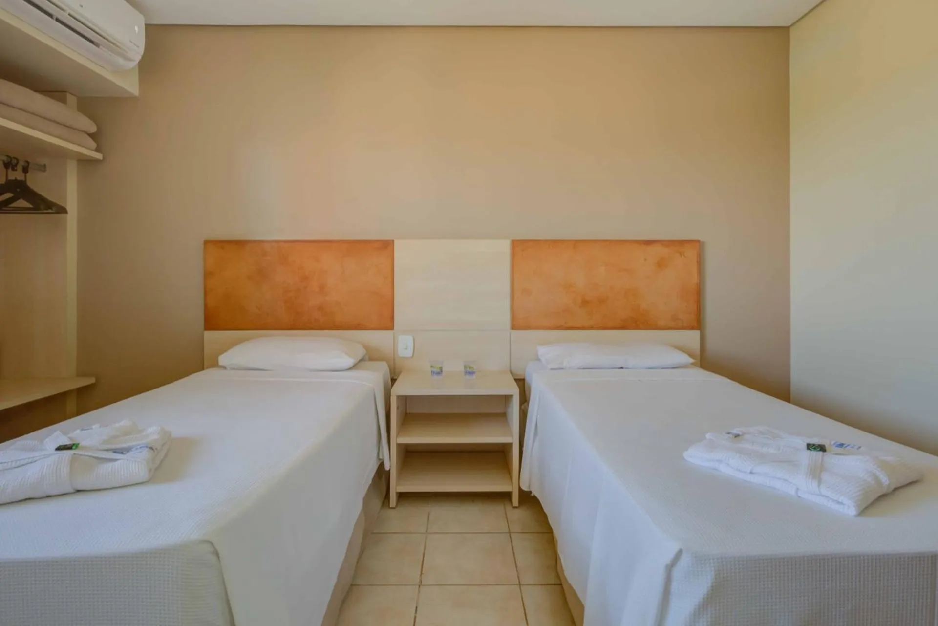 Photo of the whole room, Bed in Thermas de Olimpia Resort