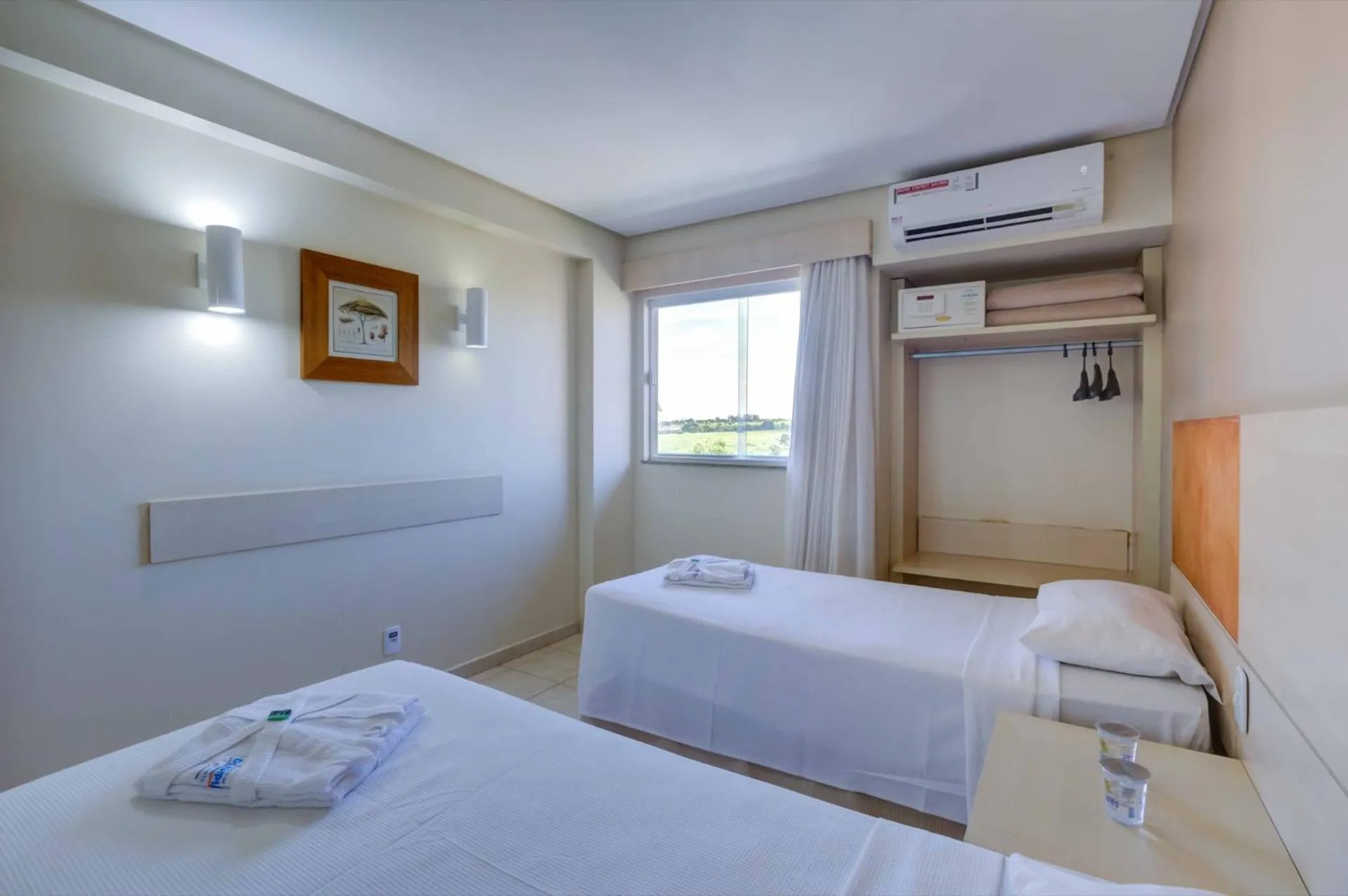 Photo of the whole room, Bed in Thermas de Olimpia Resort