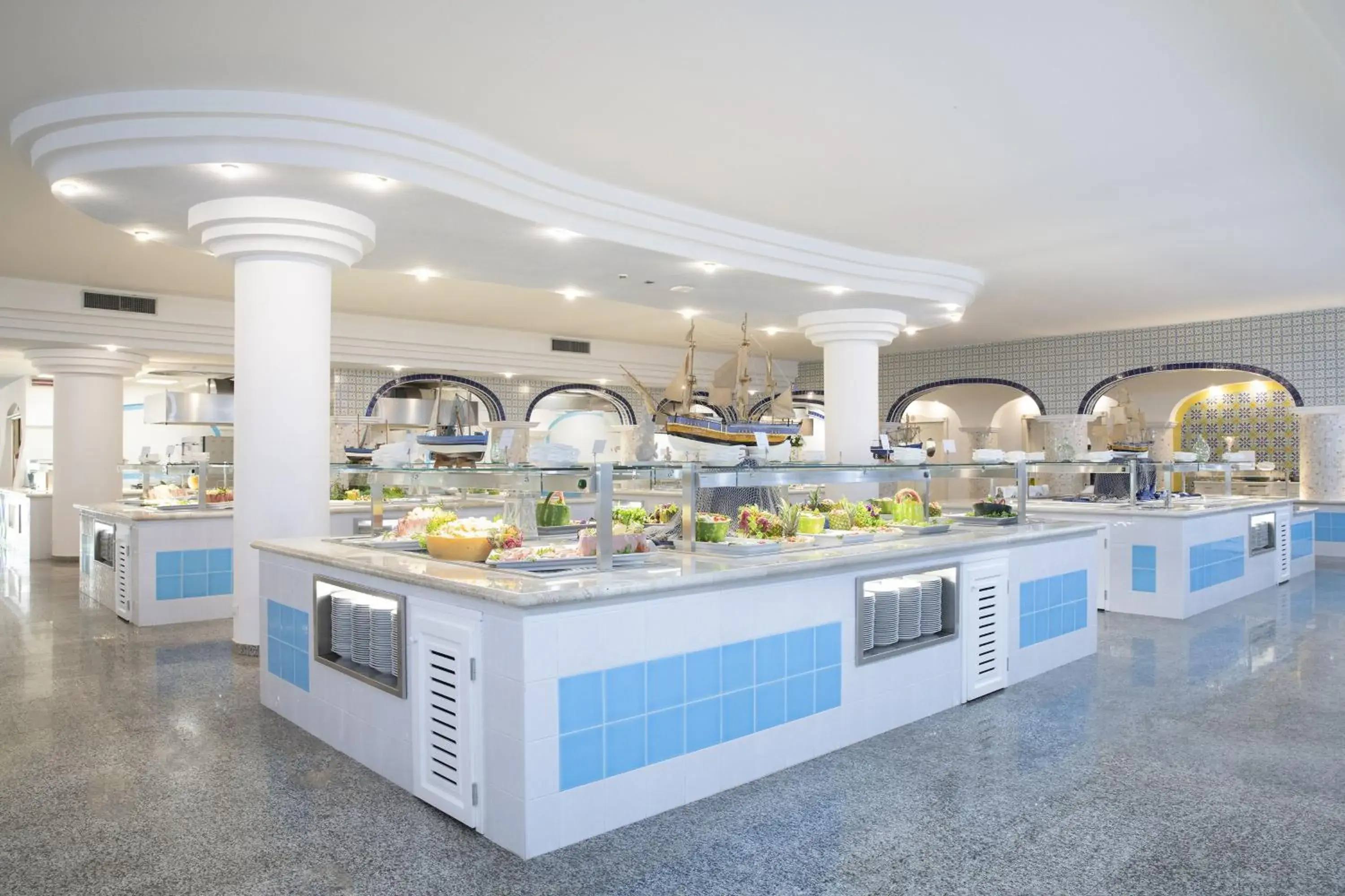 Restaurant/places to eat in Club Hotel Marina Beach Restaurant/places to eat in Club Hotel Marina Beach