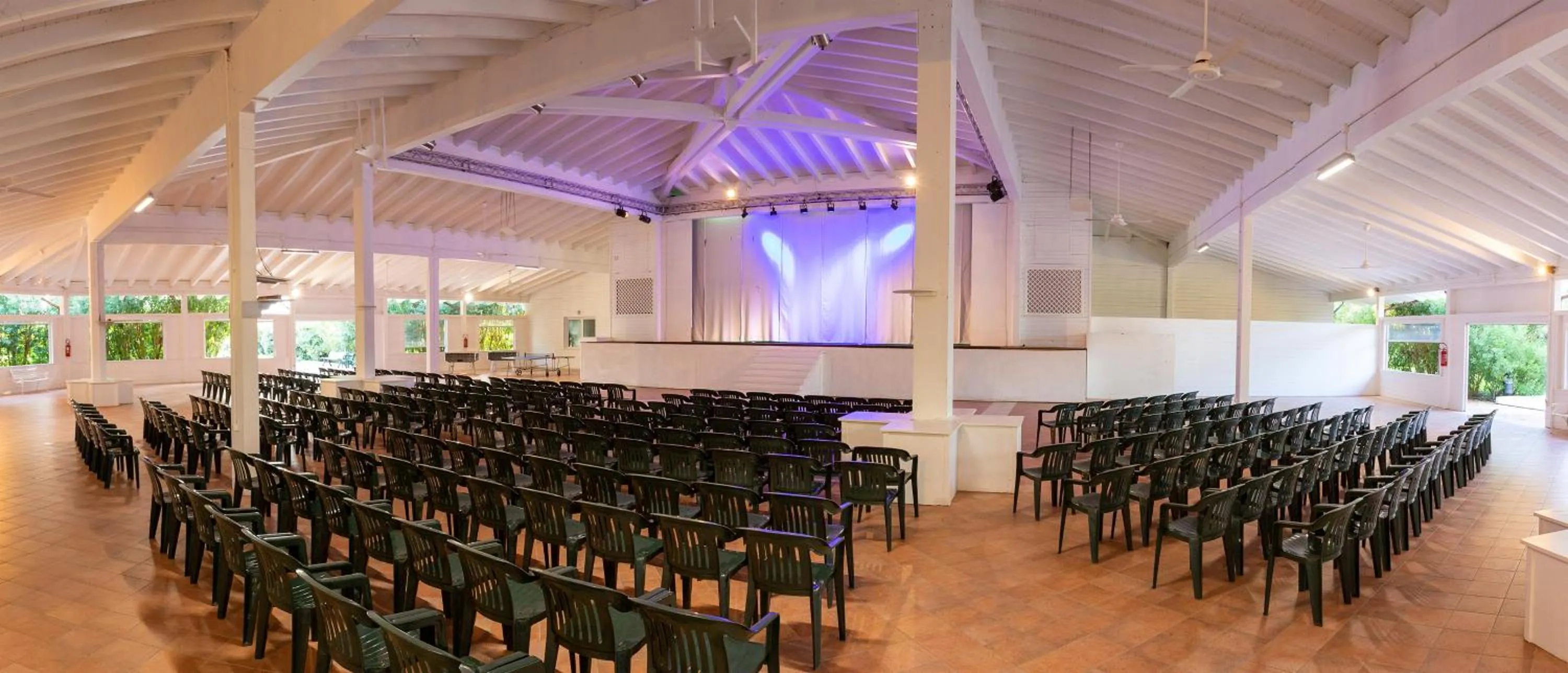 Evening entertainment in Club Hotel Marina Beach