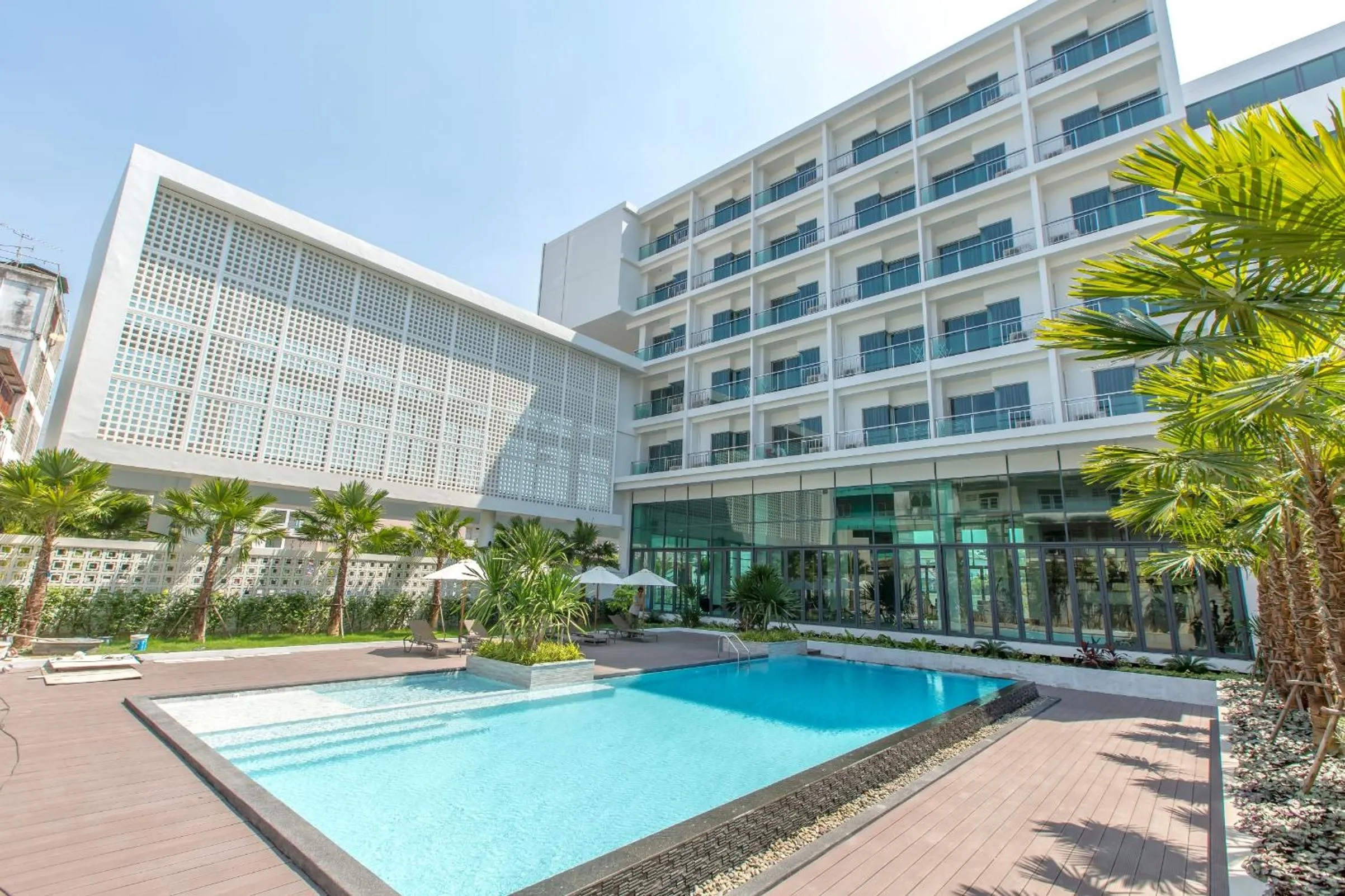 Swimming pool in Paragon Grand Resort