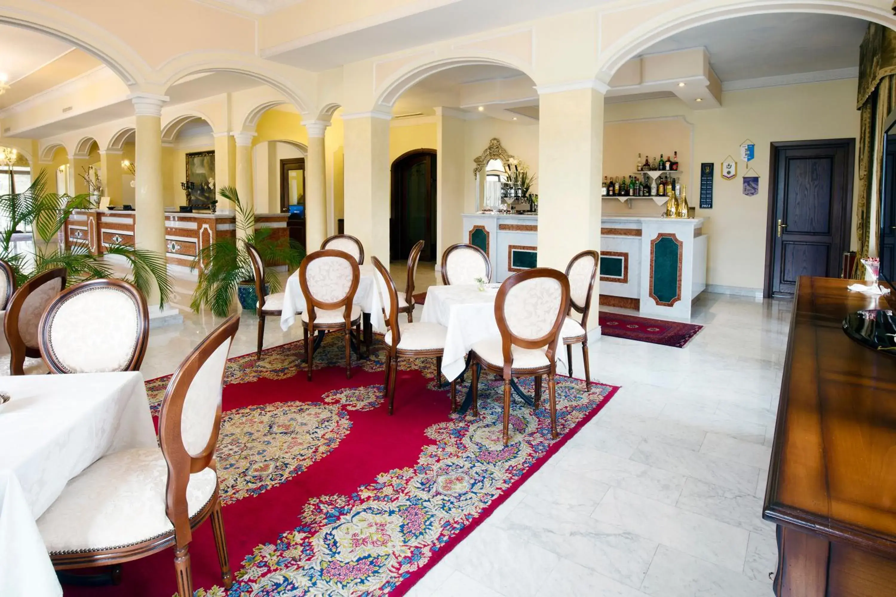 Lounge or bar in Grand Hotel President Lounge or bar in Grand Hotel President