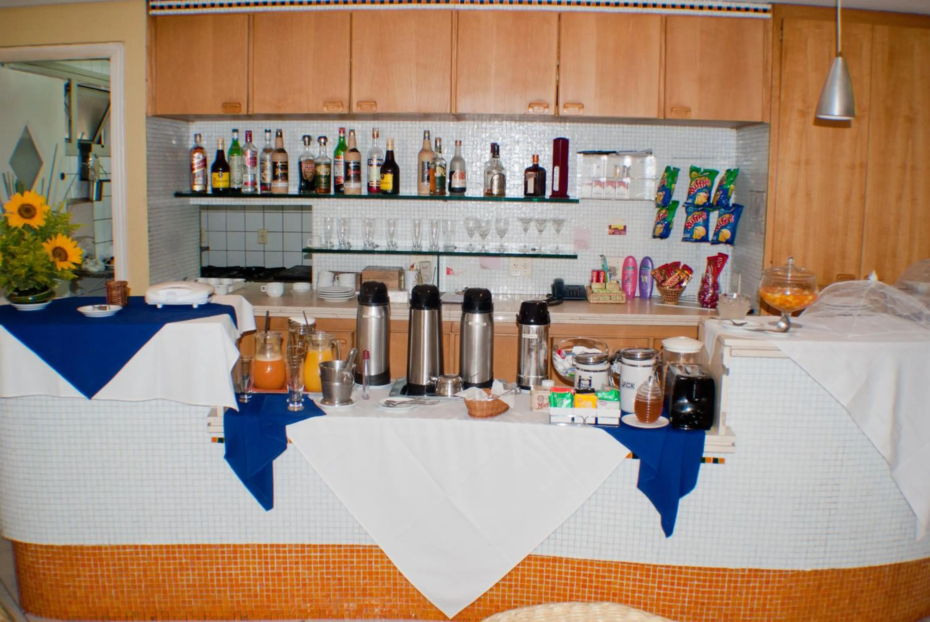 Buffet breakfast in Residencial Bella Vista Suites
