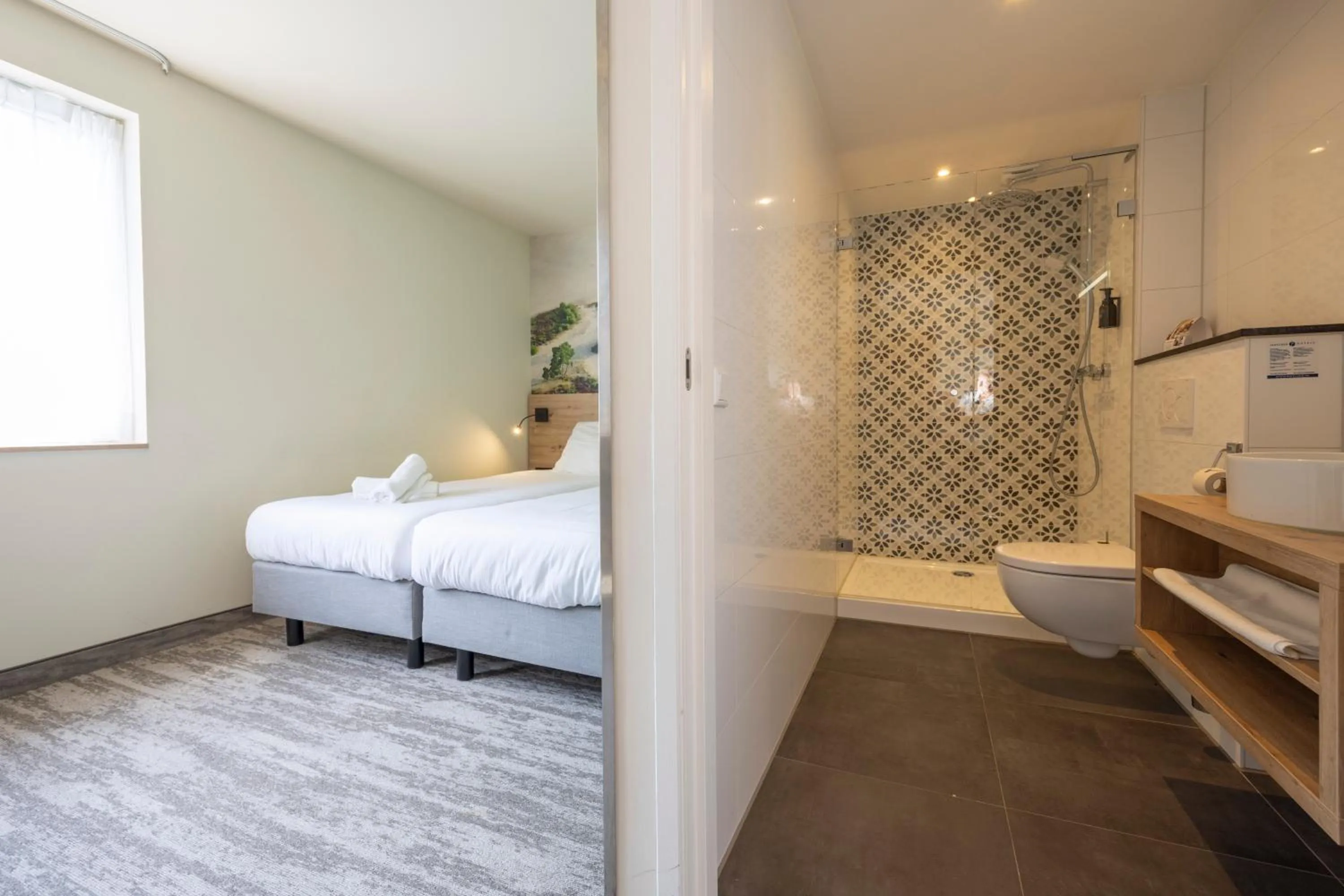 Bathroom, Bed in Fletcher Hotel-Restaurant Het Witte Huis
