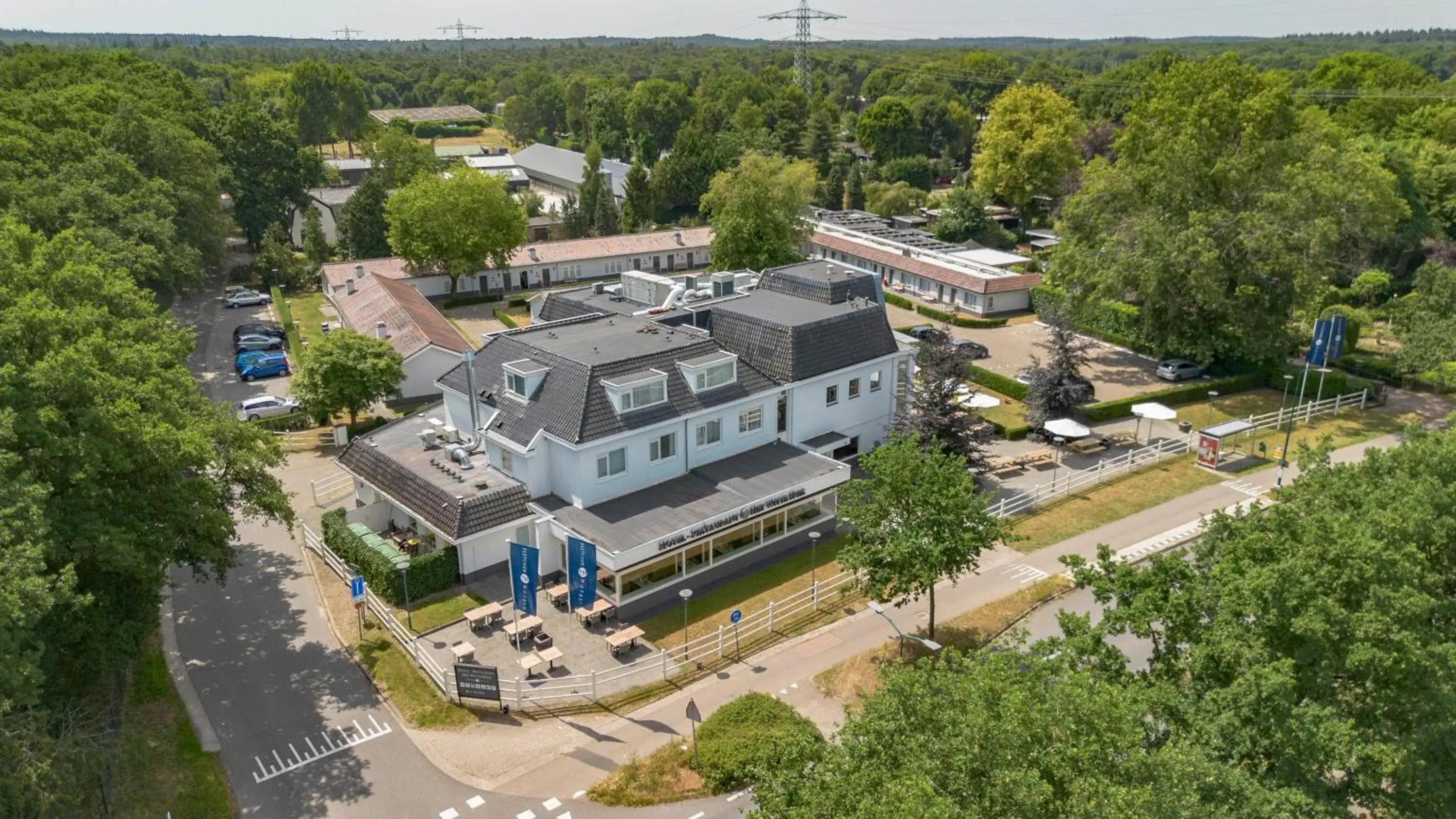 Property building in Fletcher Hotel-Restaurant Het Witte Huis Property building in Fletcher Hotel-Restaurant Het Witte Huis