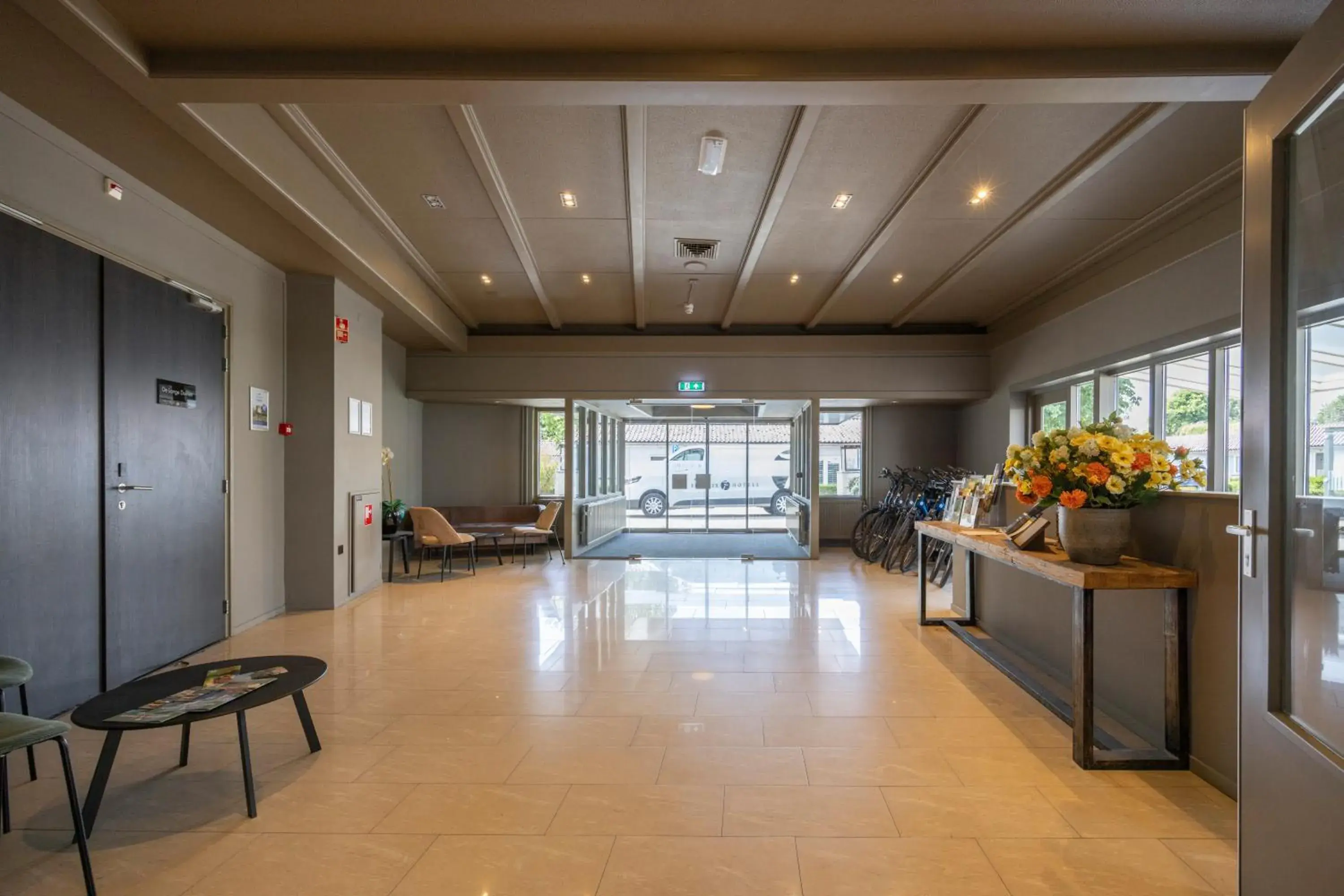 Facade/entrance in Fletcher Hotel-Restaurant Het Witte Huis Facade/entrance in Fletcher Hotel-Restaurant Het Witte Huis