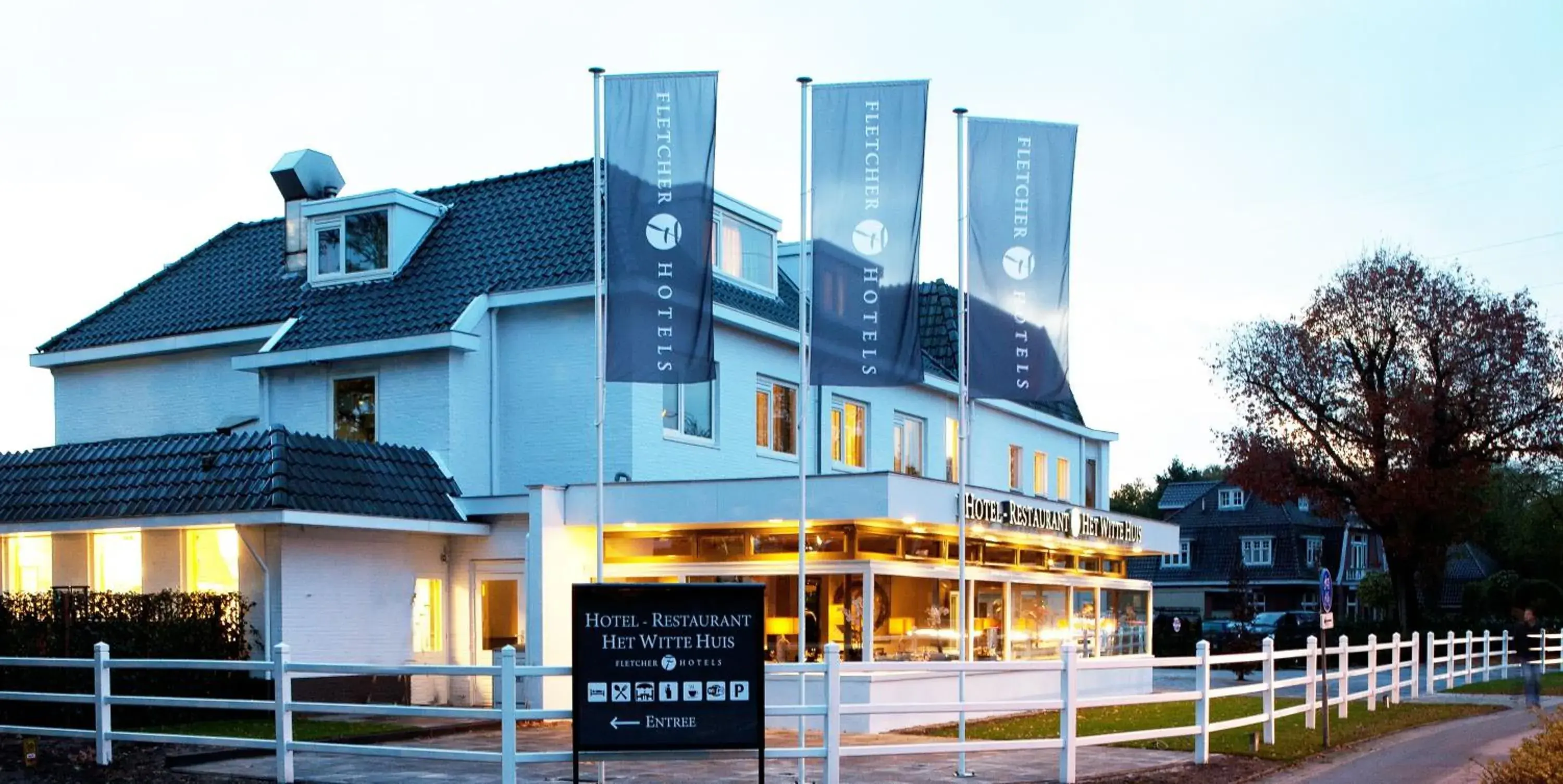 Facade/entrance in Fletcher Hotel-Restaurant Het Witte Huis Facade/entrance in Fletcher Hotel-Restaurant Het Witte Huis