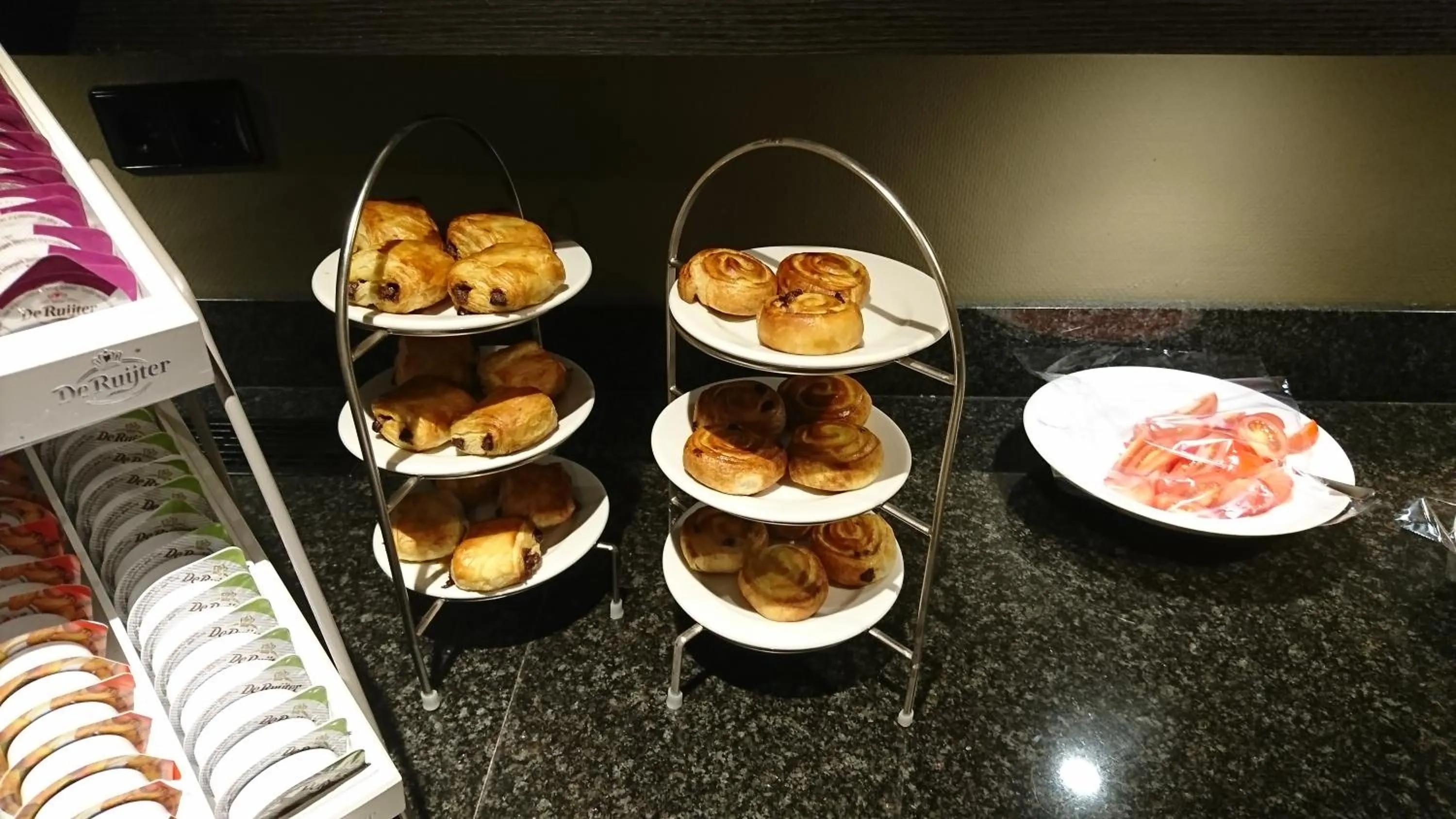 Buffet breakfast in Fletcher Hotel-Restaurant Het Witte Huis