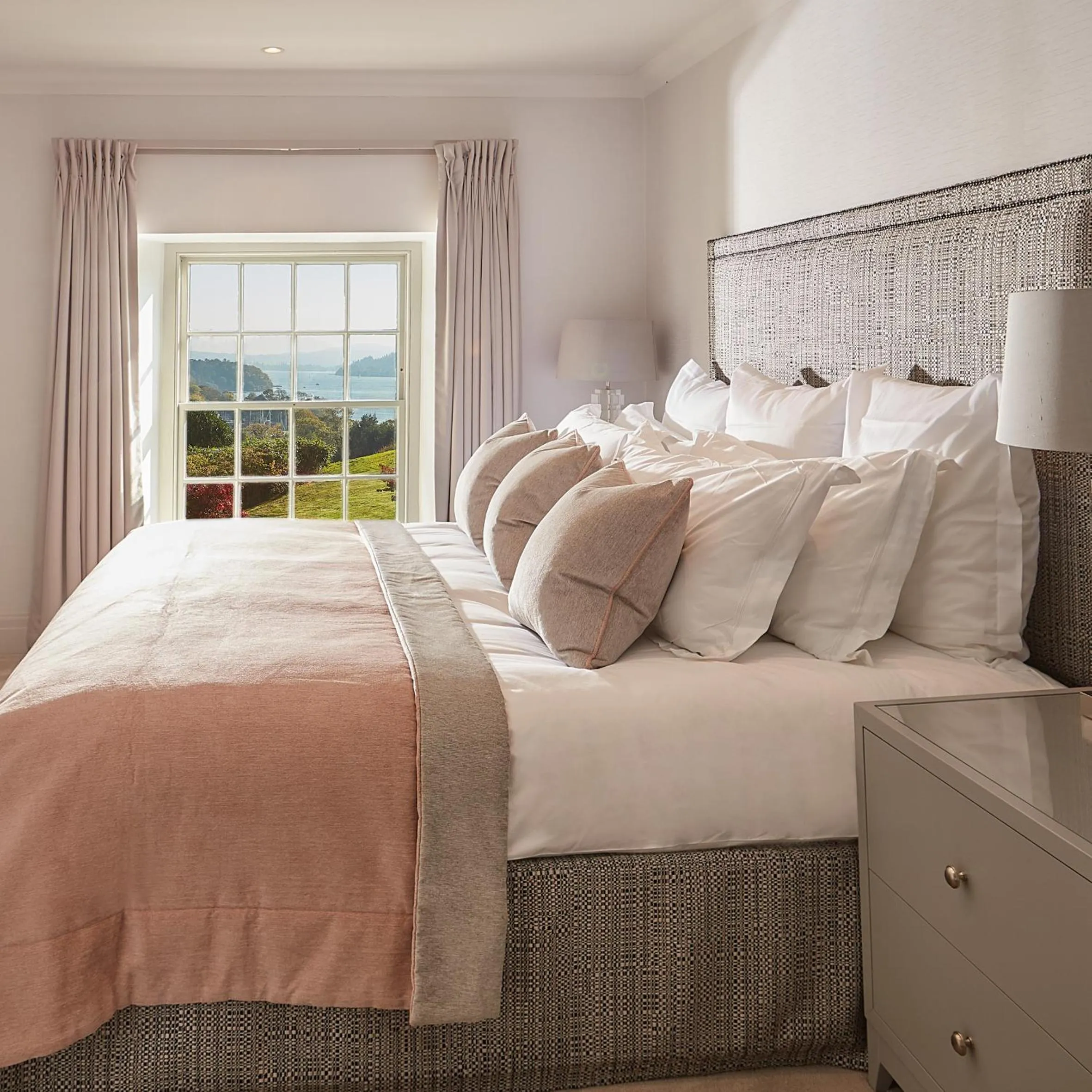 Lake view, Bed in The Samling Hotel