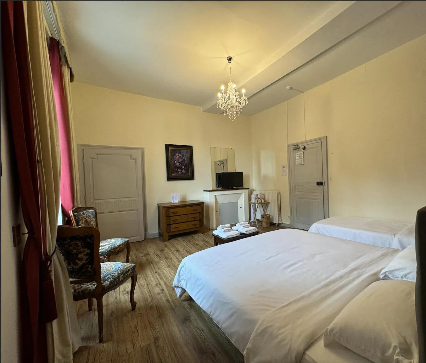 Bed in Hôtel de France et de Russie