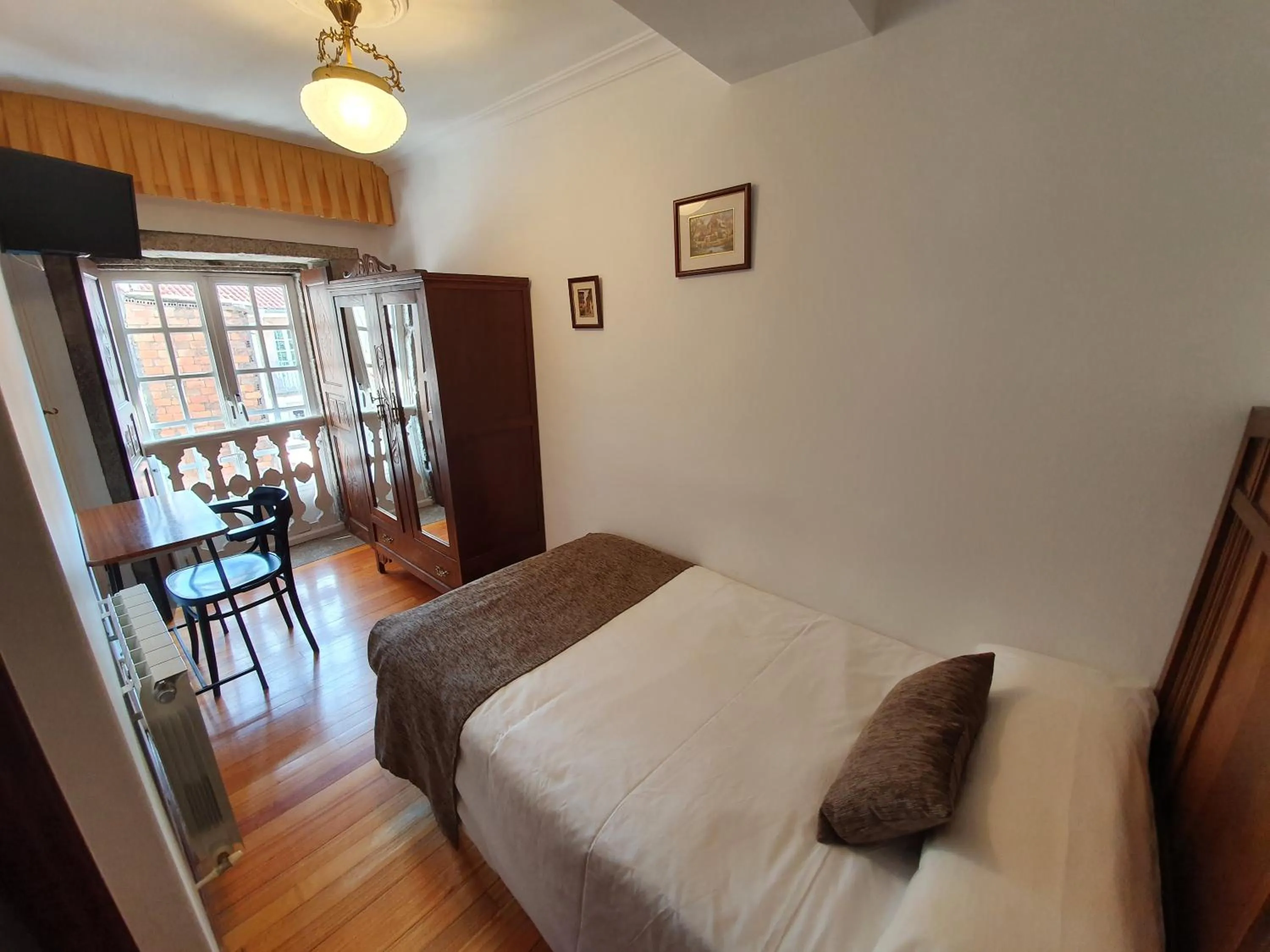 Single Room with Private Bathroom in Hostal Giadás