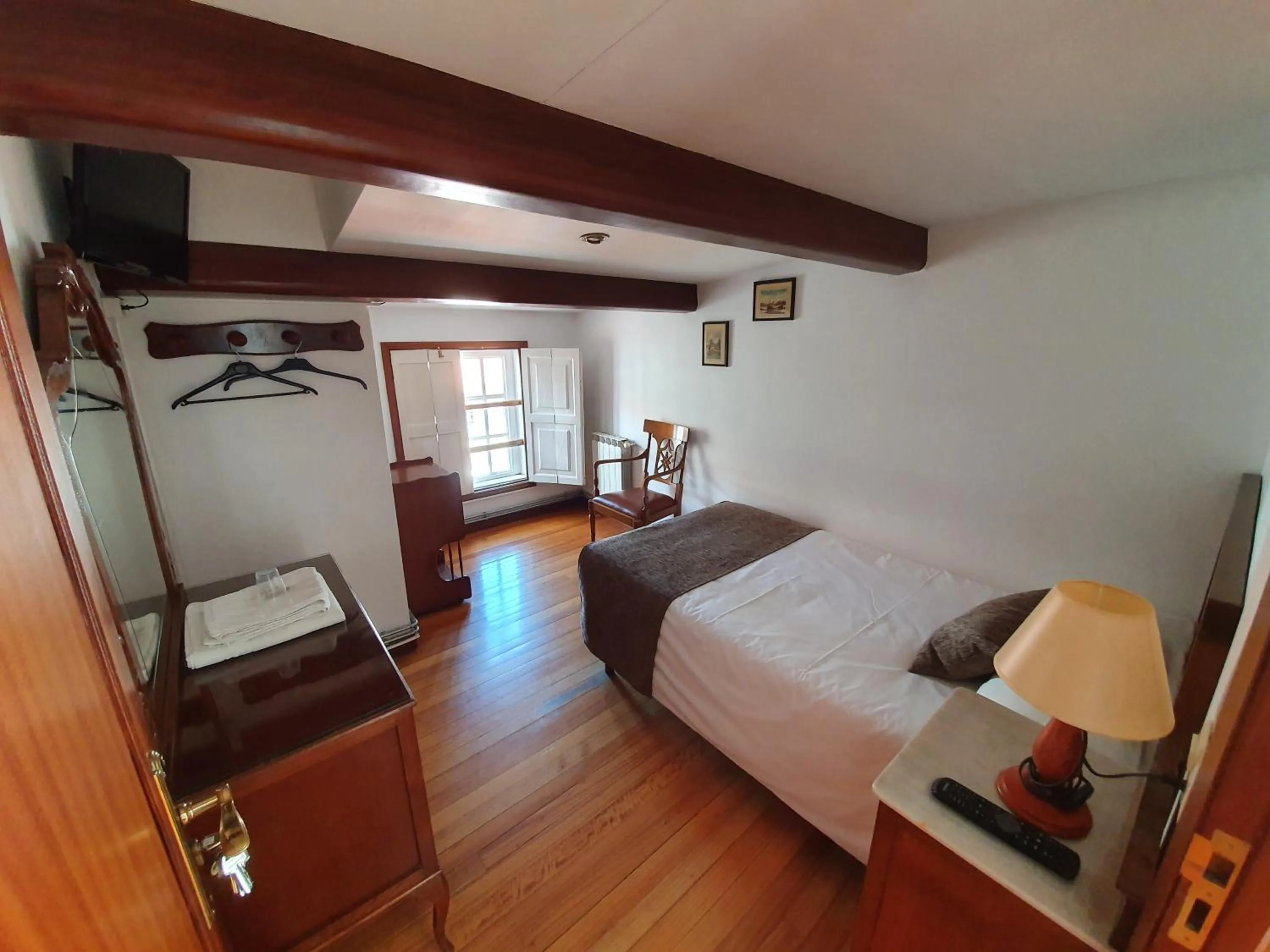 Standard Single Room with Shared Bathroom - single occupancy in Hostal Giadás