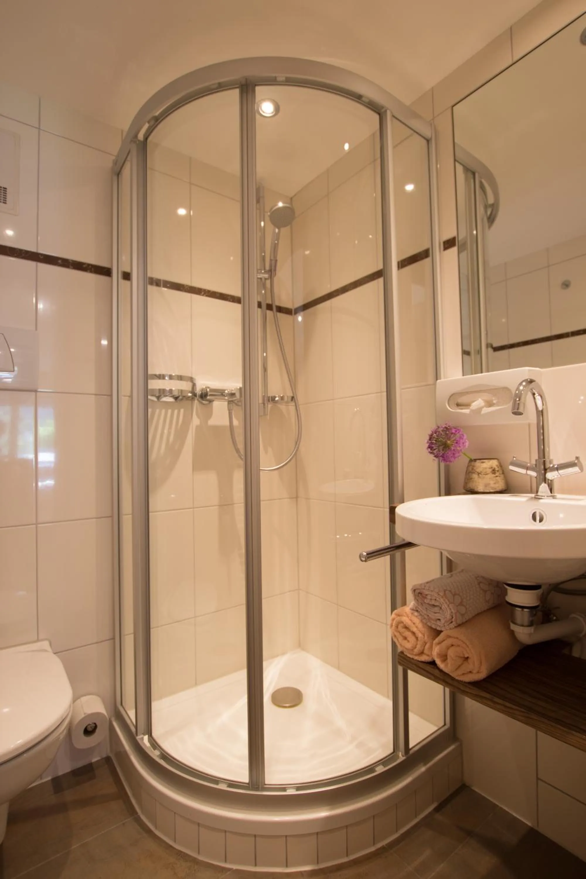 Shower in Pension Christophorus Hotel Garni