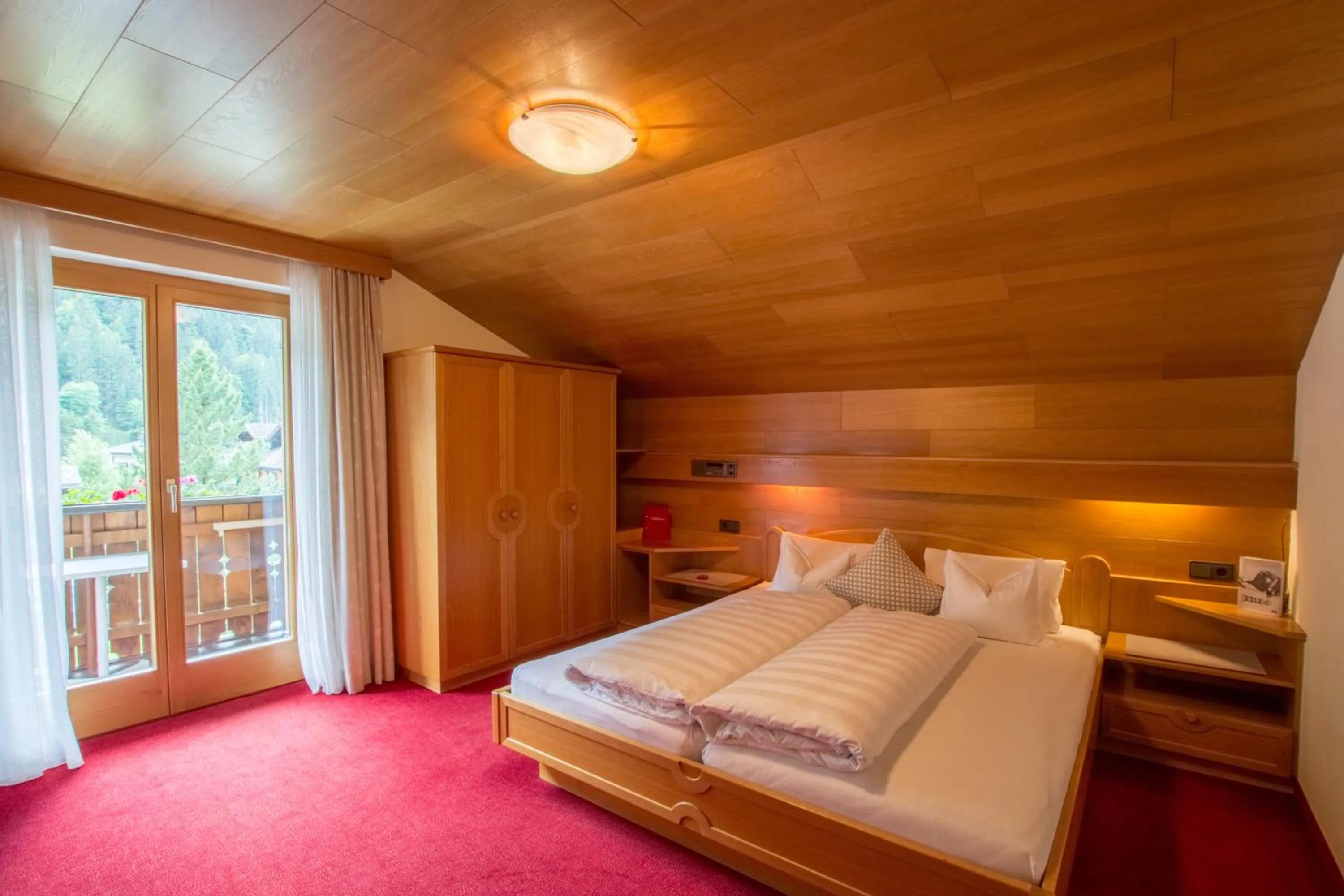 Photo of the whole room, Bed in Pension Christophorus Hotel Garni