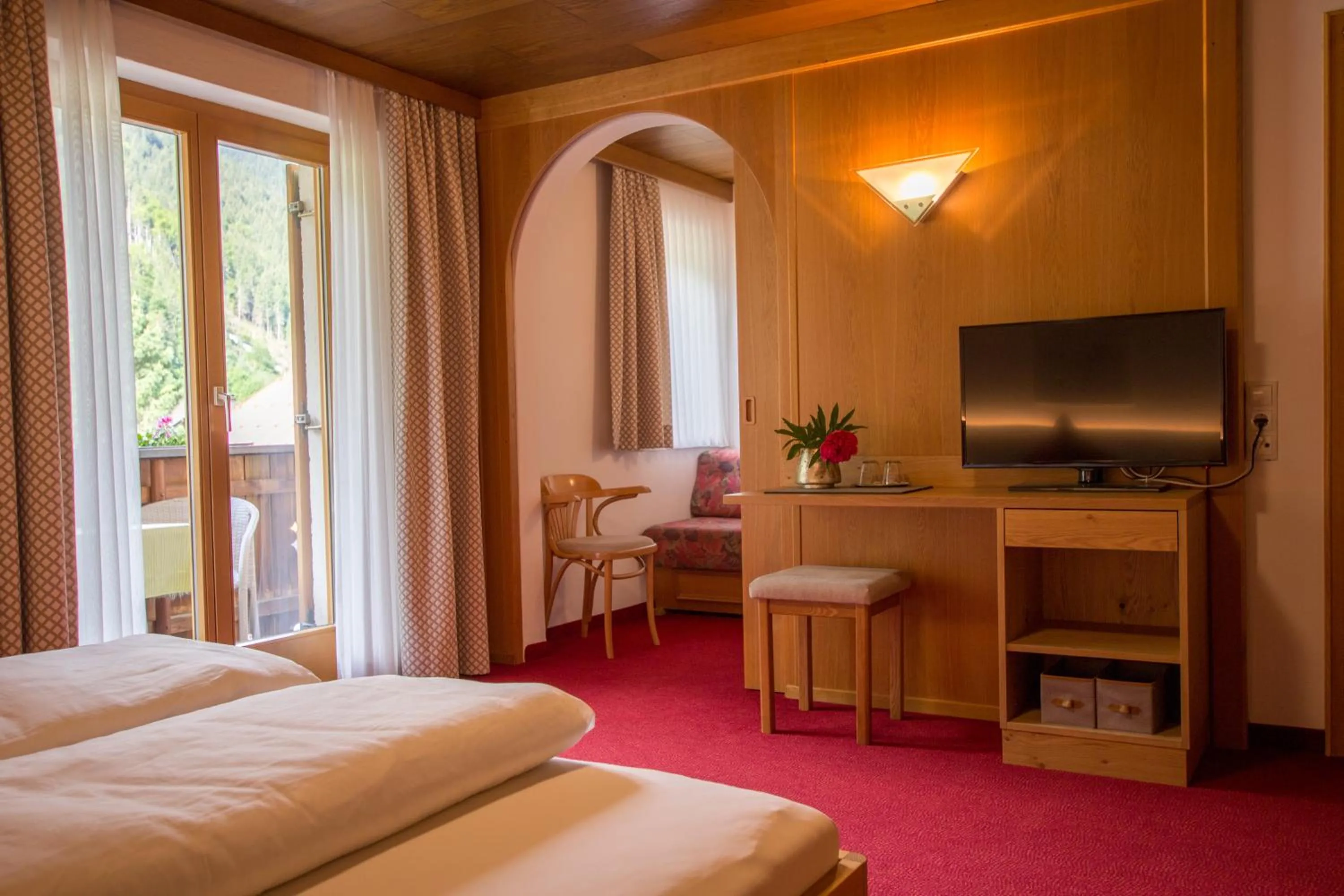 TV and multimedia, Bed in Pension Christophorus Hotel Garni