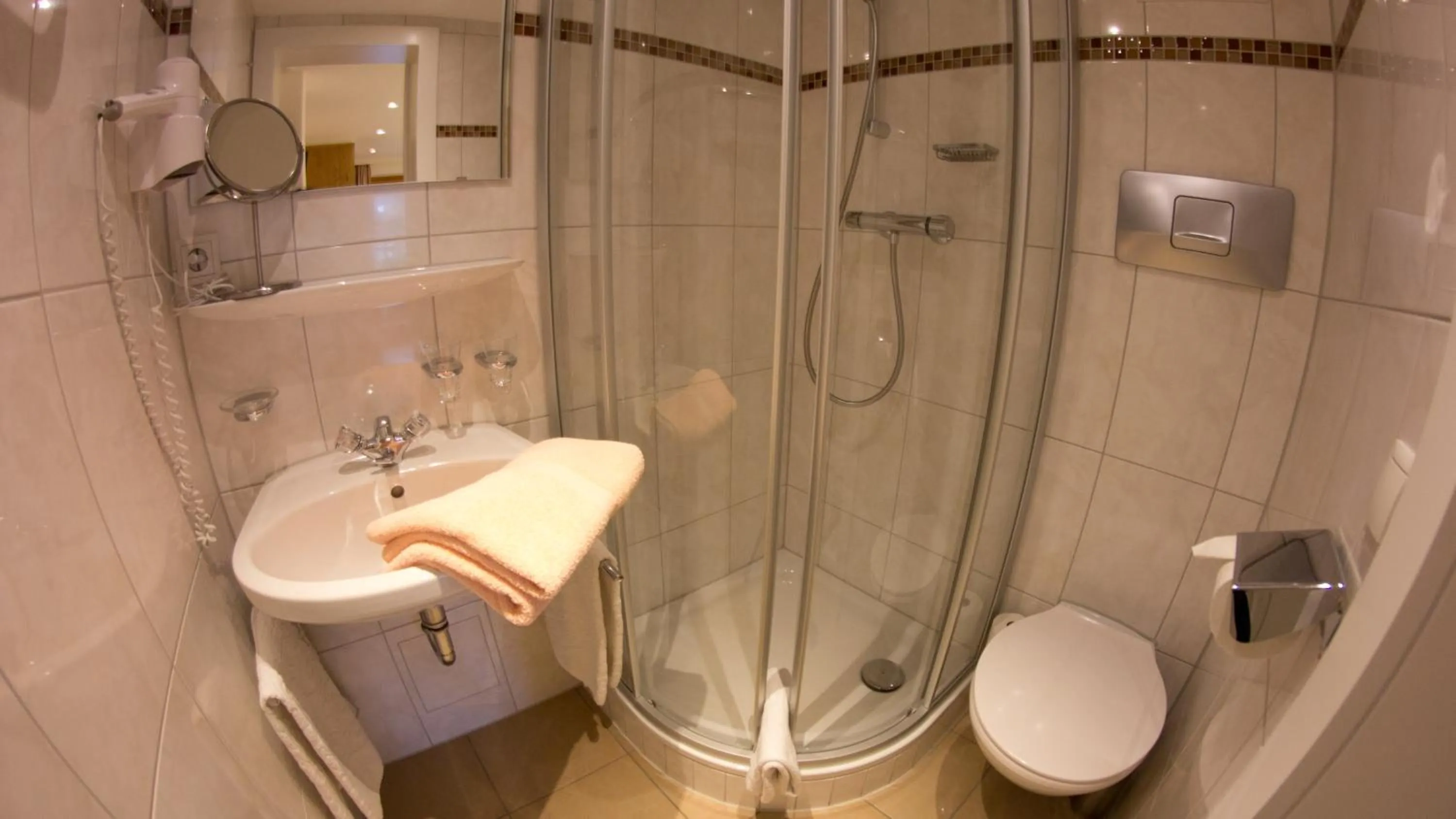Shower in Pension Christophorus Hotel Garni