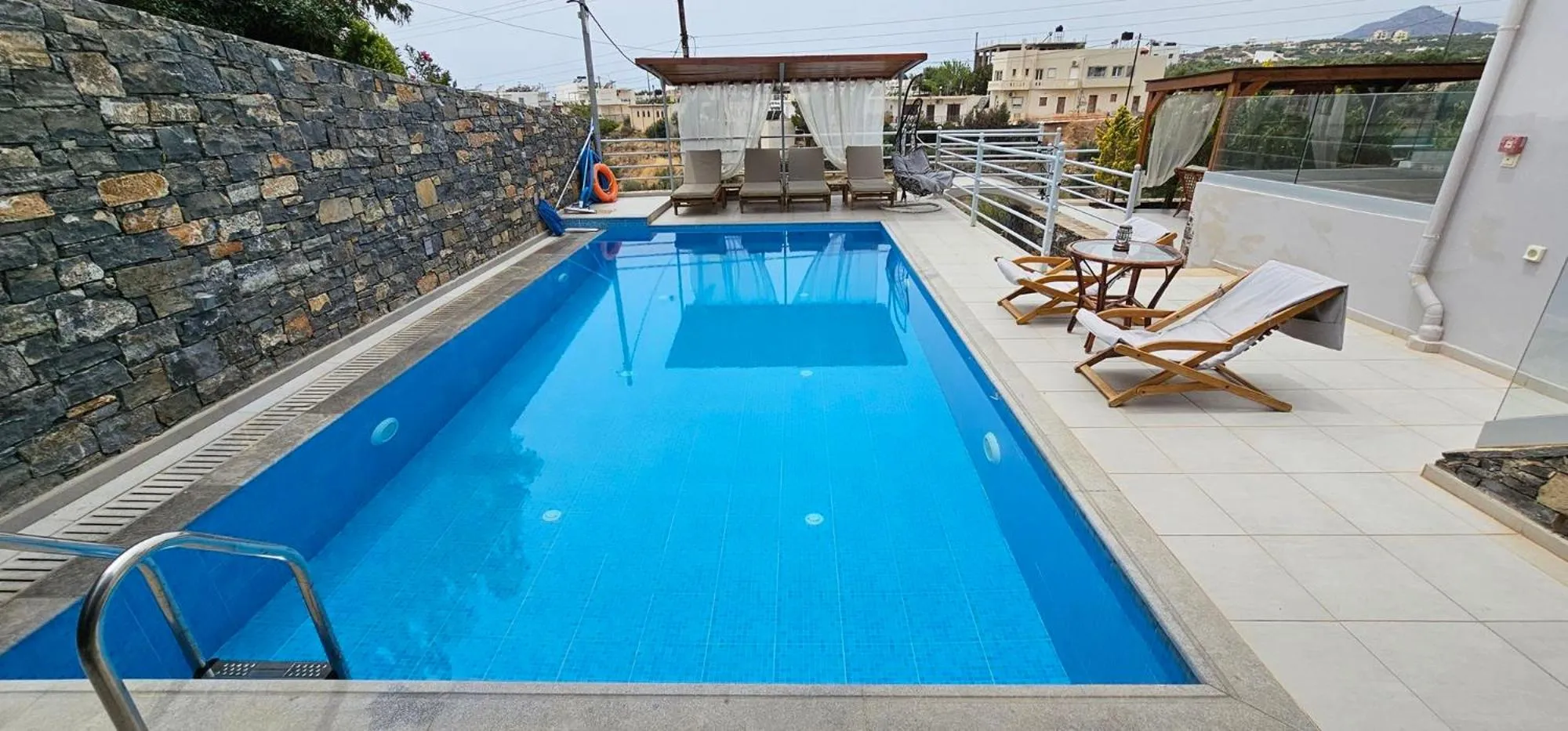 Swimming pool in Asterisuites
